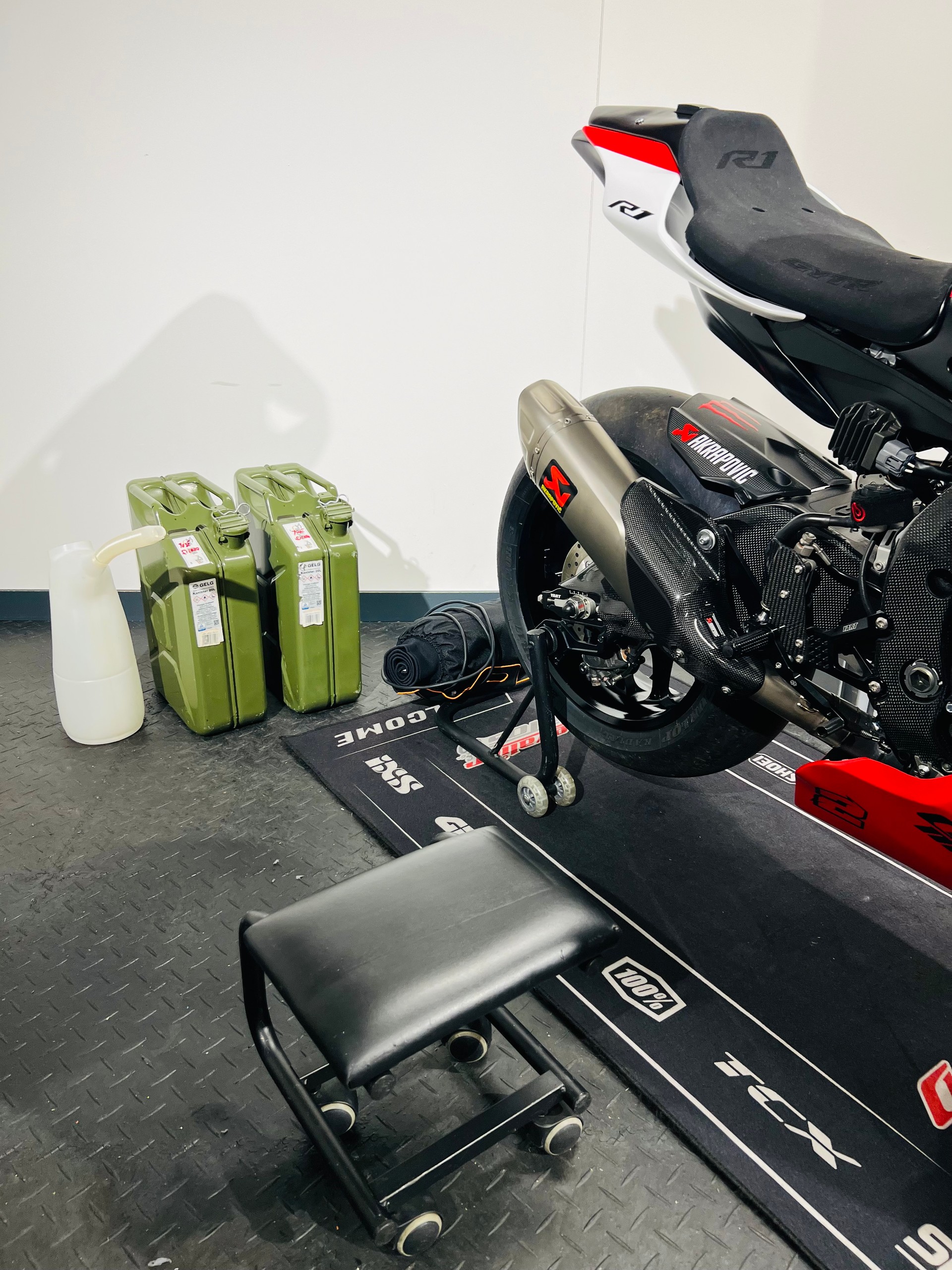 YAMAHA YZF-R1 ABS-image-2