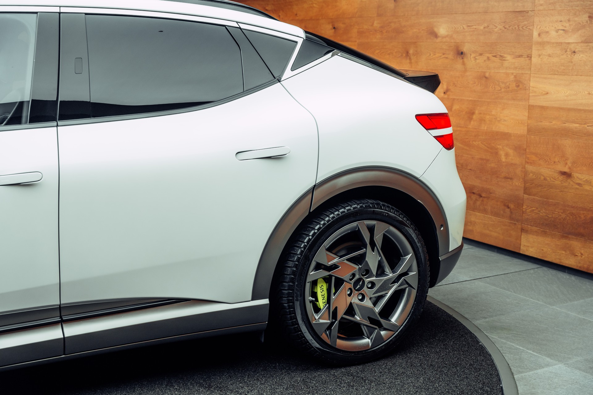 GENESIS GV60 77.4 kWh Sport Plus AWD-image-16