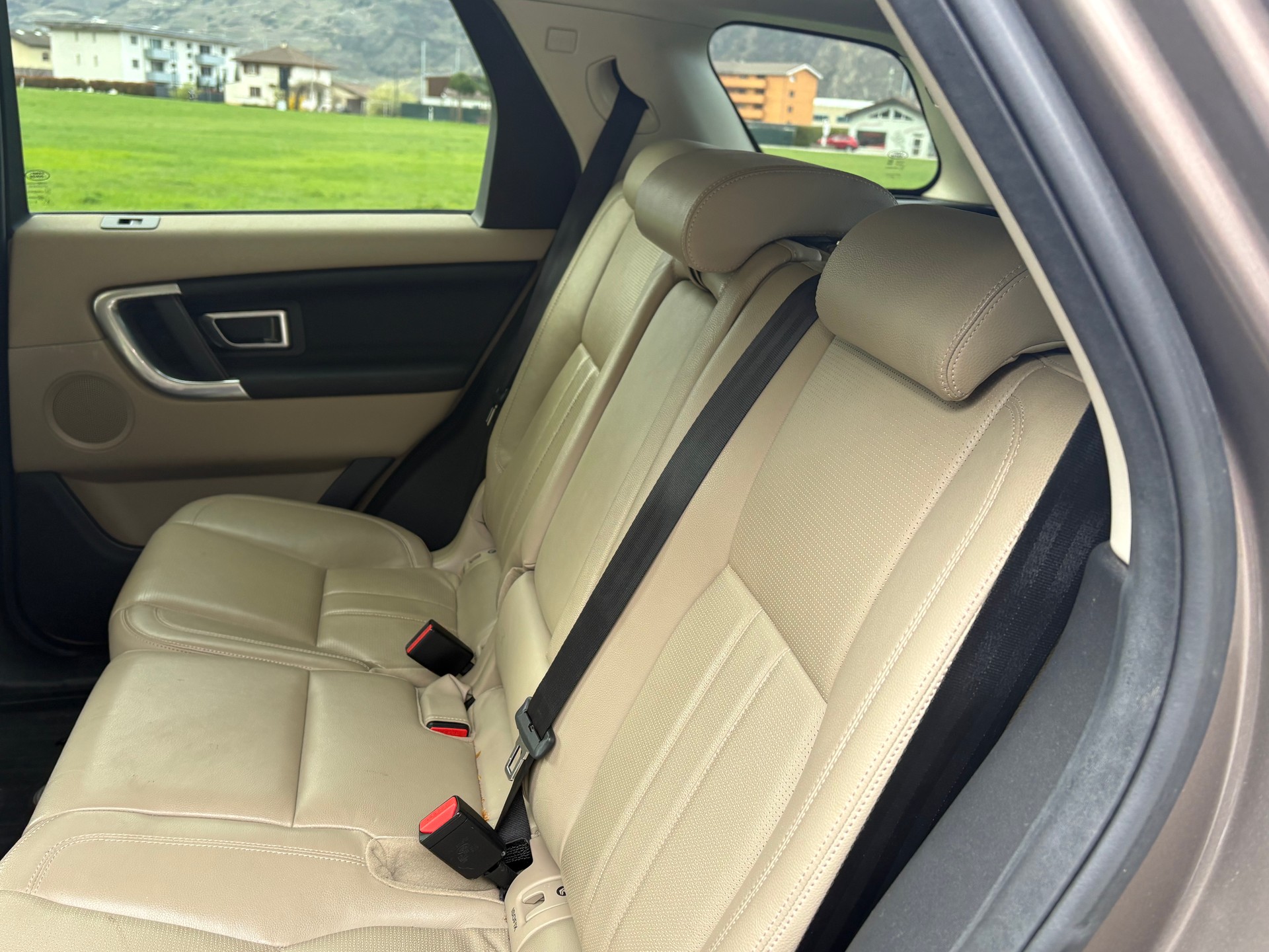 LAND ROVER Discovery Sport 2.0 TD4 HSE AT9-image-8