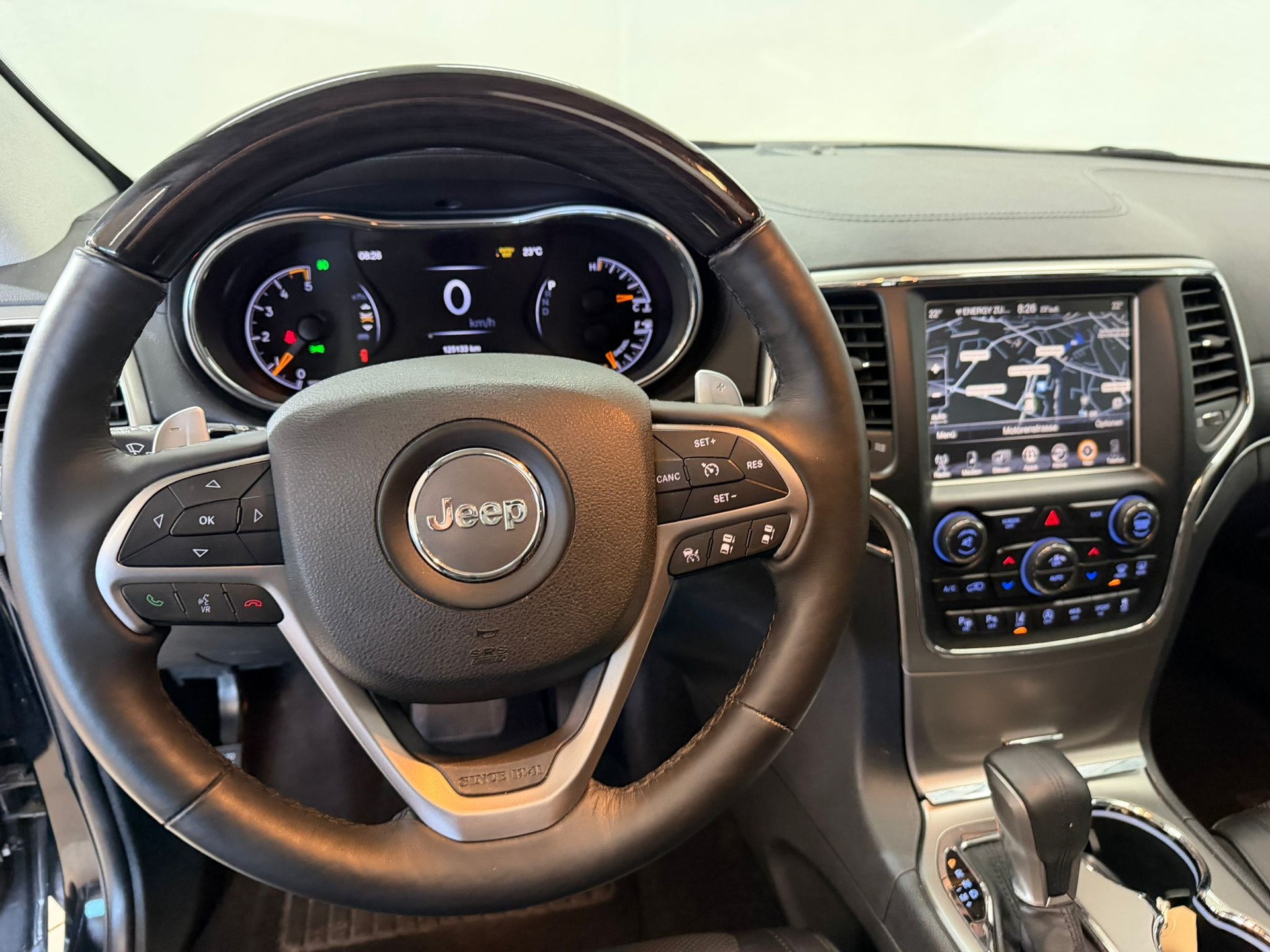 JEEP Grand Cherokee 3.0 CRD Summit Automatic-image-6