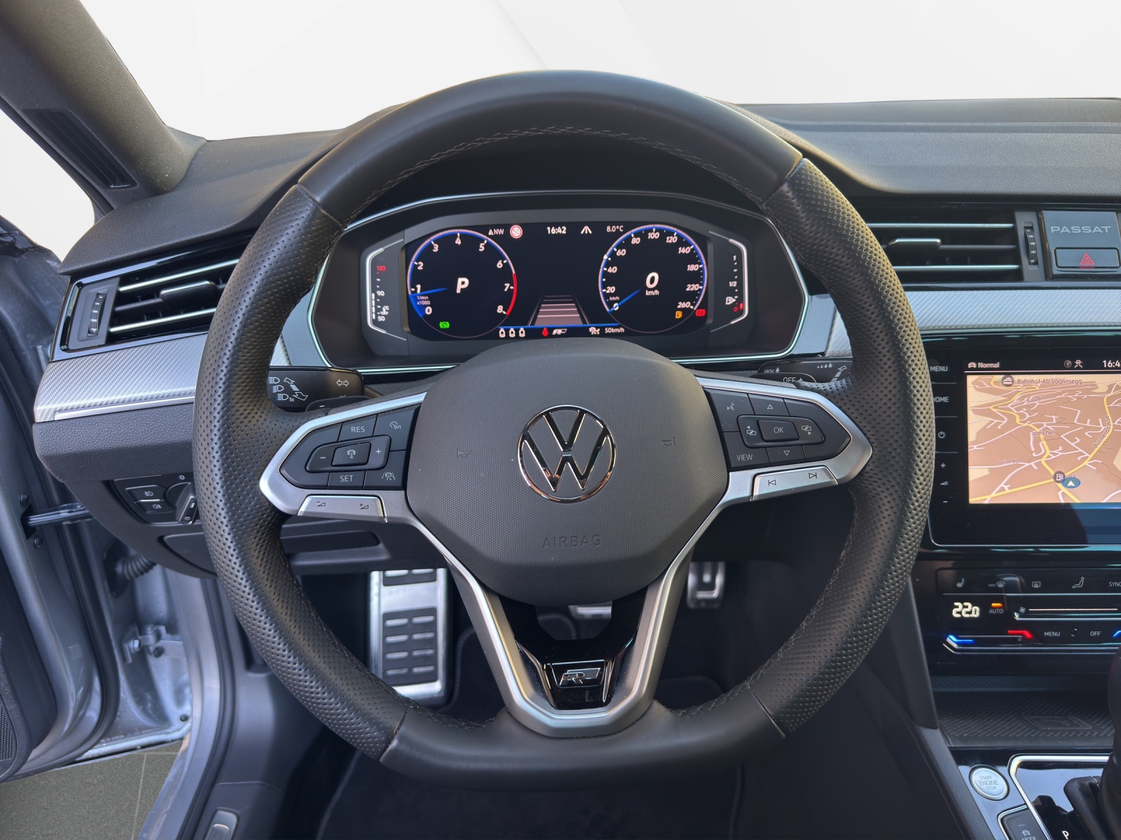 VW Passat Variant 2.0 TSI Elegance 4Motion DSG-image-12