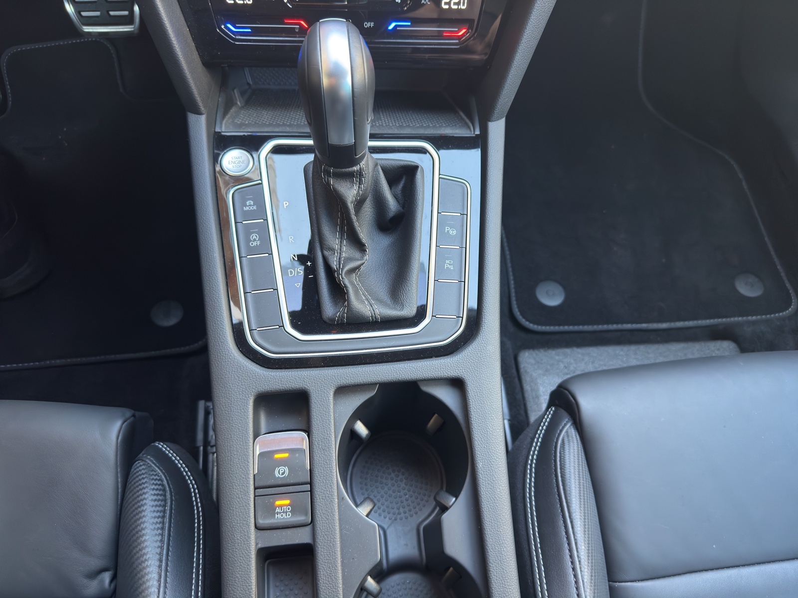 VW Passat Variant 2.0 TSI Elegance 4Motion DSG-image-14