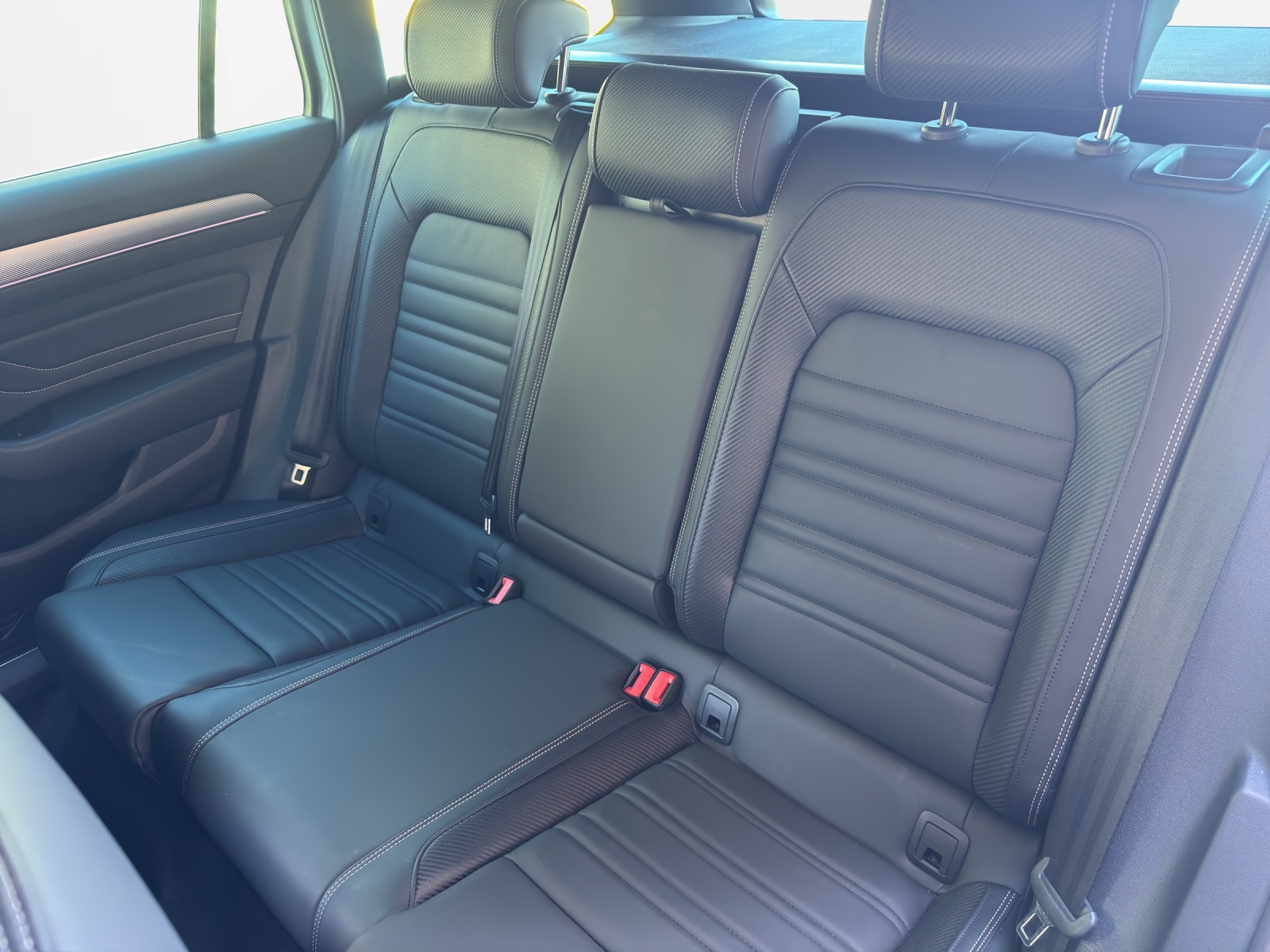 VW Passat Variant 2.0 TSI Elegance 4Motion DSG-image-9