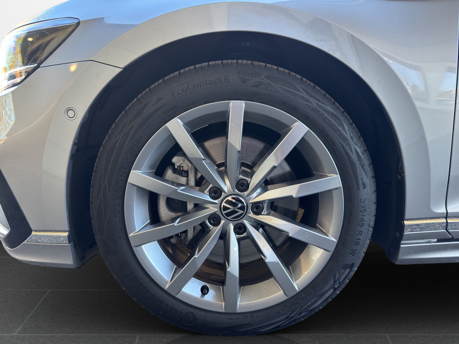 VW Passat Variant 2.0 TSI Elegance 4Motion DSG-image-16