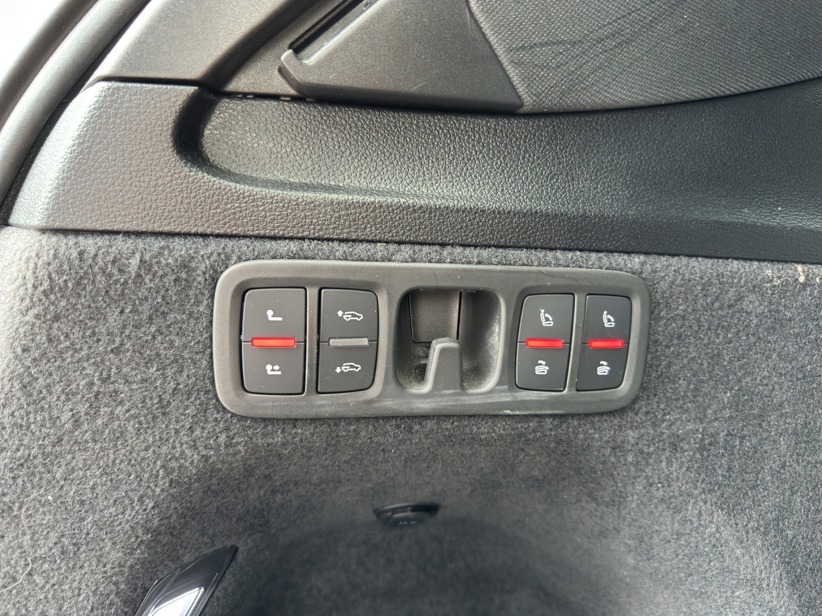 AUDI SQ7 TFSI quattro tiptronic-image-14