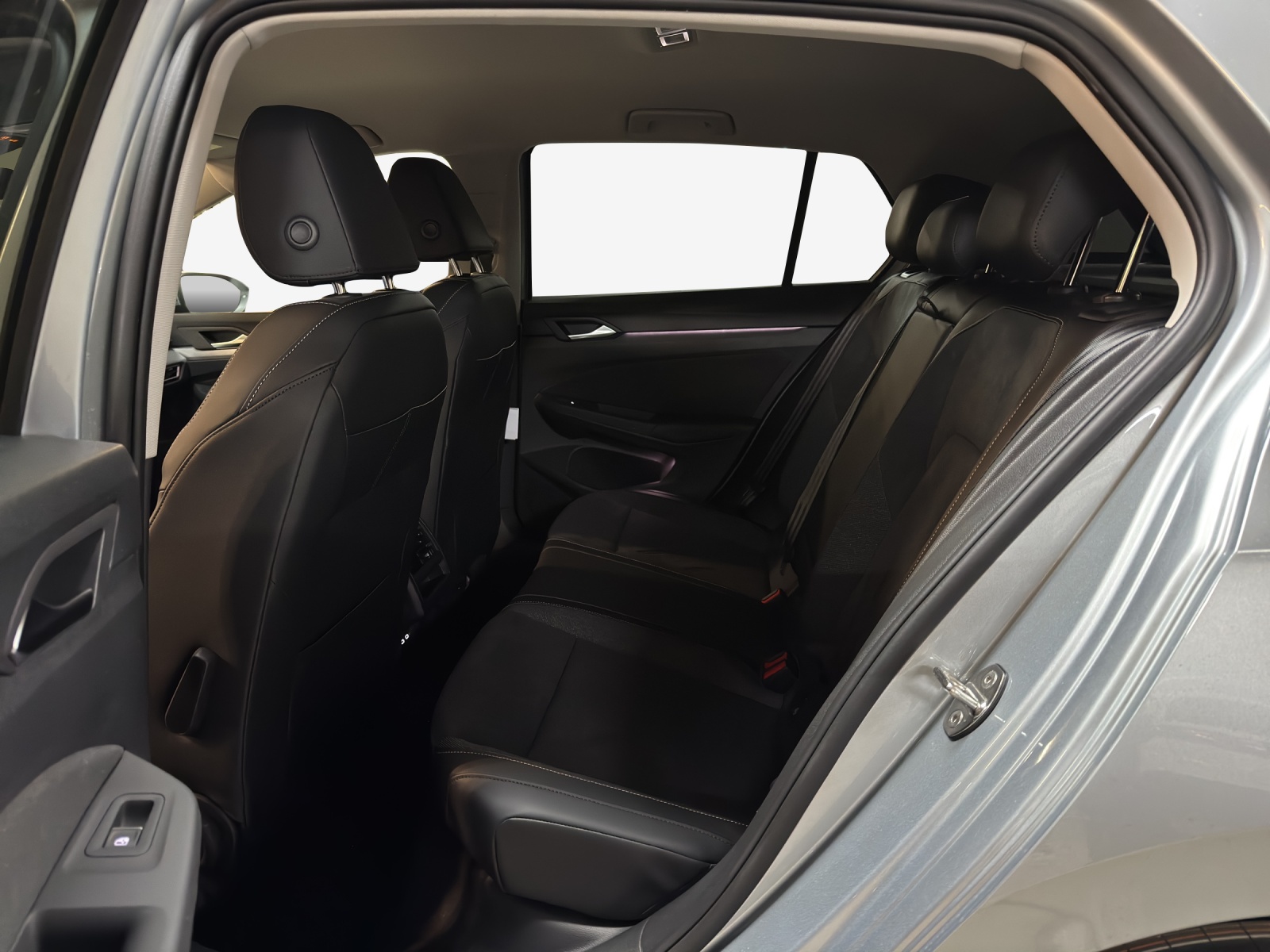 VW Golf 1.5 e TSI mHEV United DSG-image-11