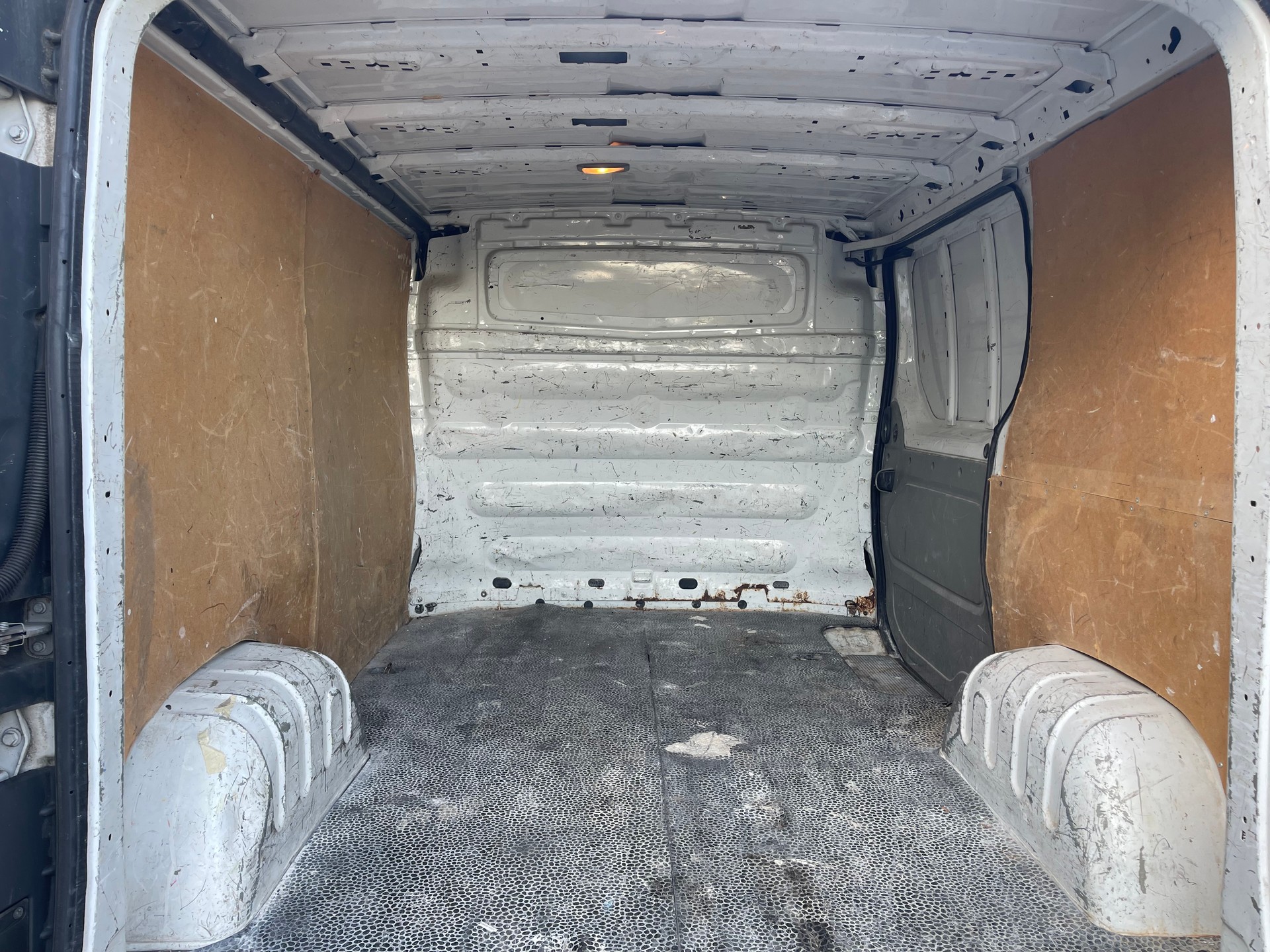 RENAULT Trafic 2.0 dCi 90 2.7t L1H1-image-6
