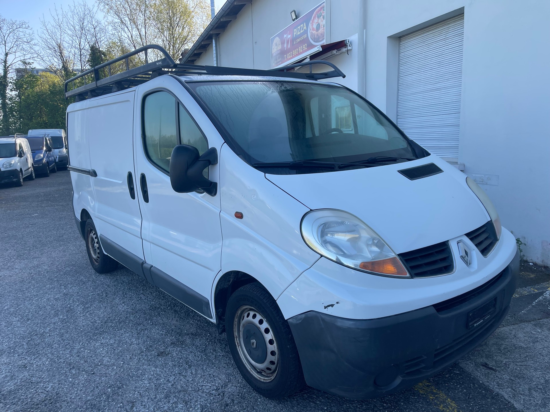 RENAULT Trafic 2.0 dCi 90 2.7t L1H1-image-2