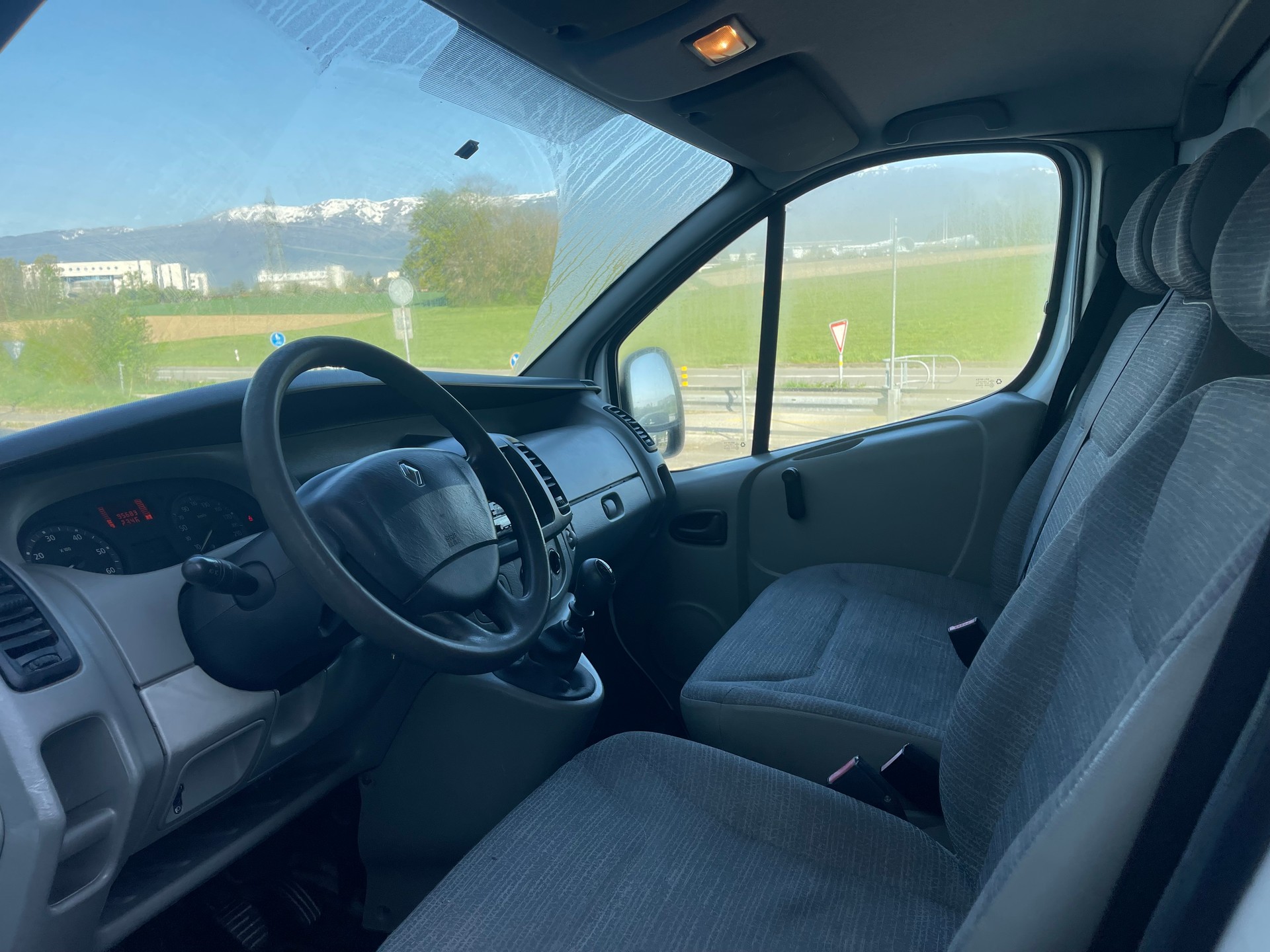 RENAULT Trafic 2.0 dCi 90 2.7t L1H1-image-8