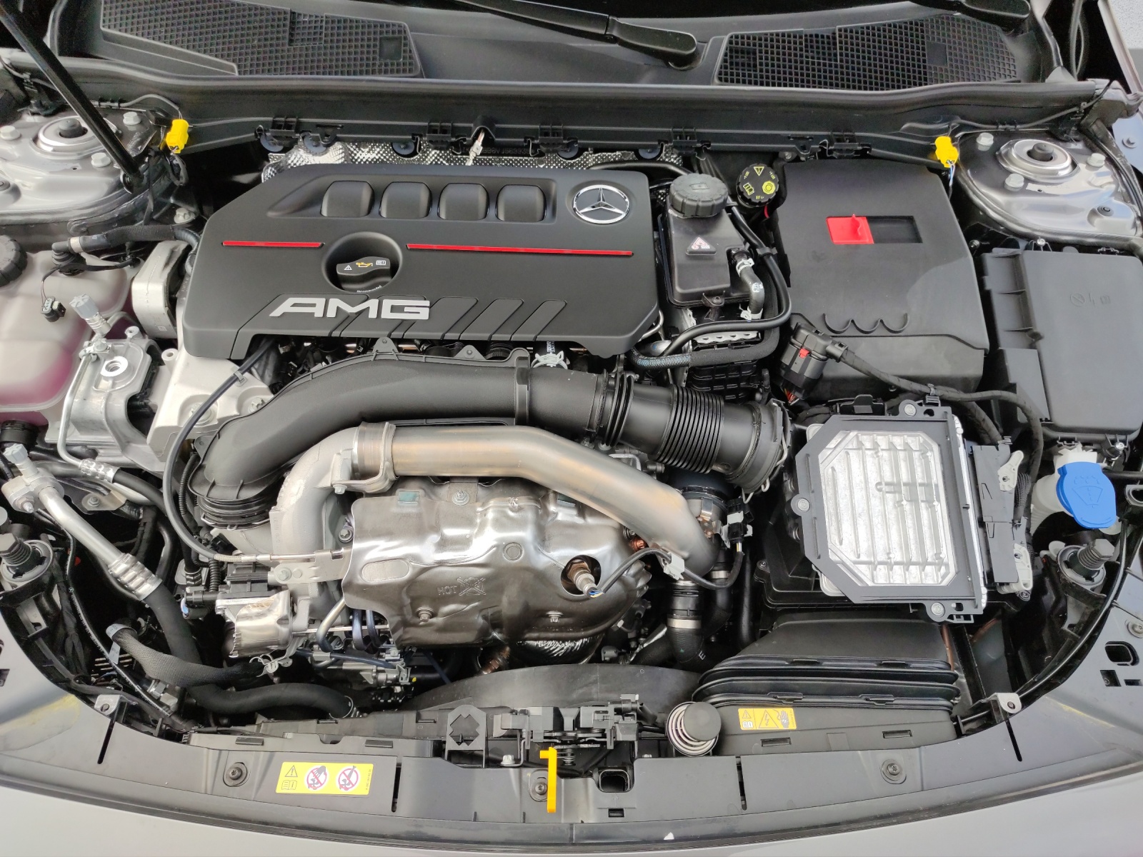 MERCEDES-BENZ A 35 AMG 4Matic-image-9