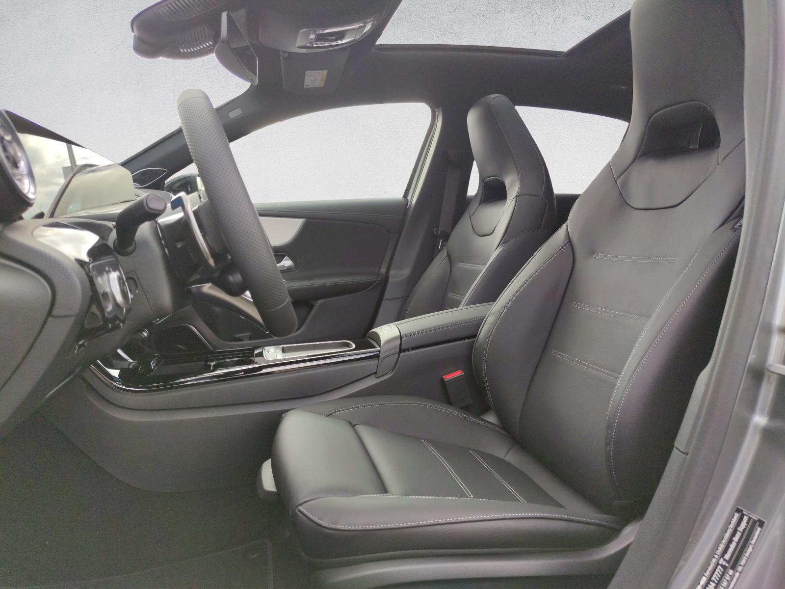 MERCEDES-BENZ A 35 AMG 4Matic-image-10