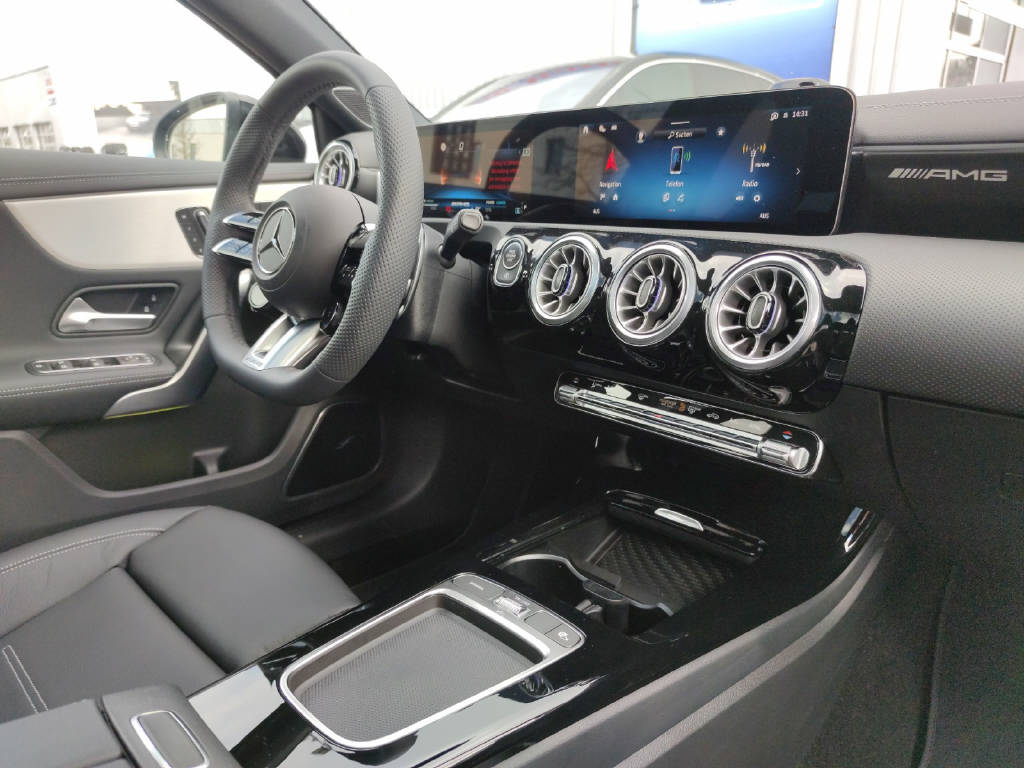 MERCEDES-BENZ A 35 AMG 4Matic-image-10