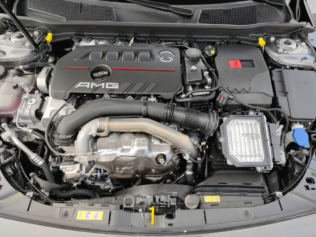 MERCEDES-BENZ A 35 AMG 4Matic-image-8