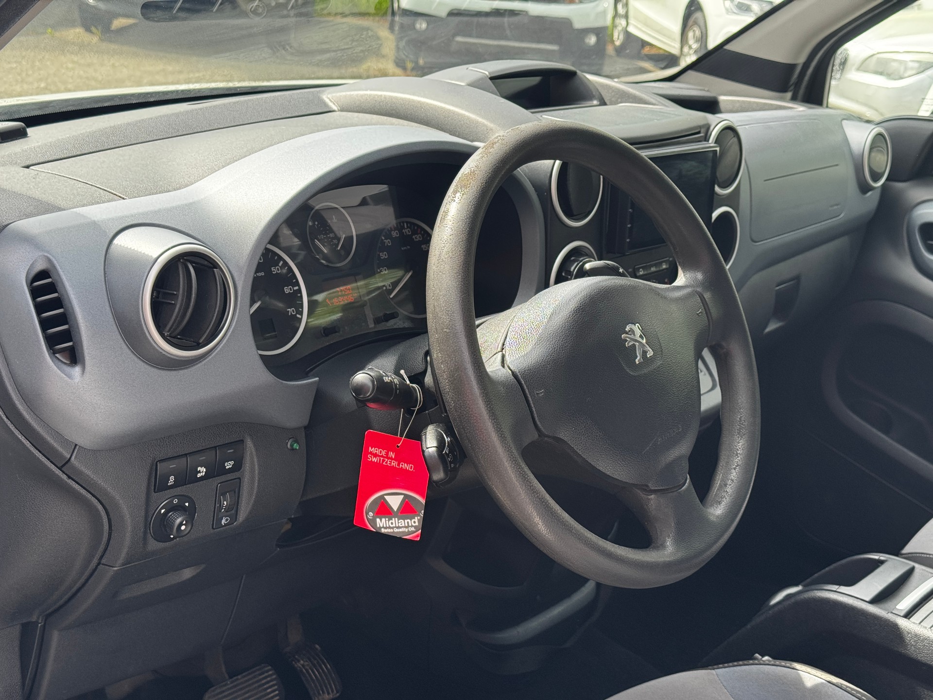 PEUGEOT Partner 1.6 e-HDI Active EGS6-image-15