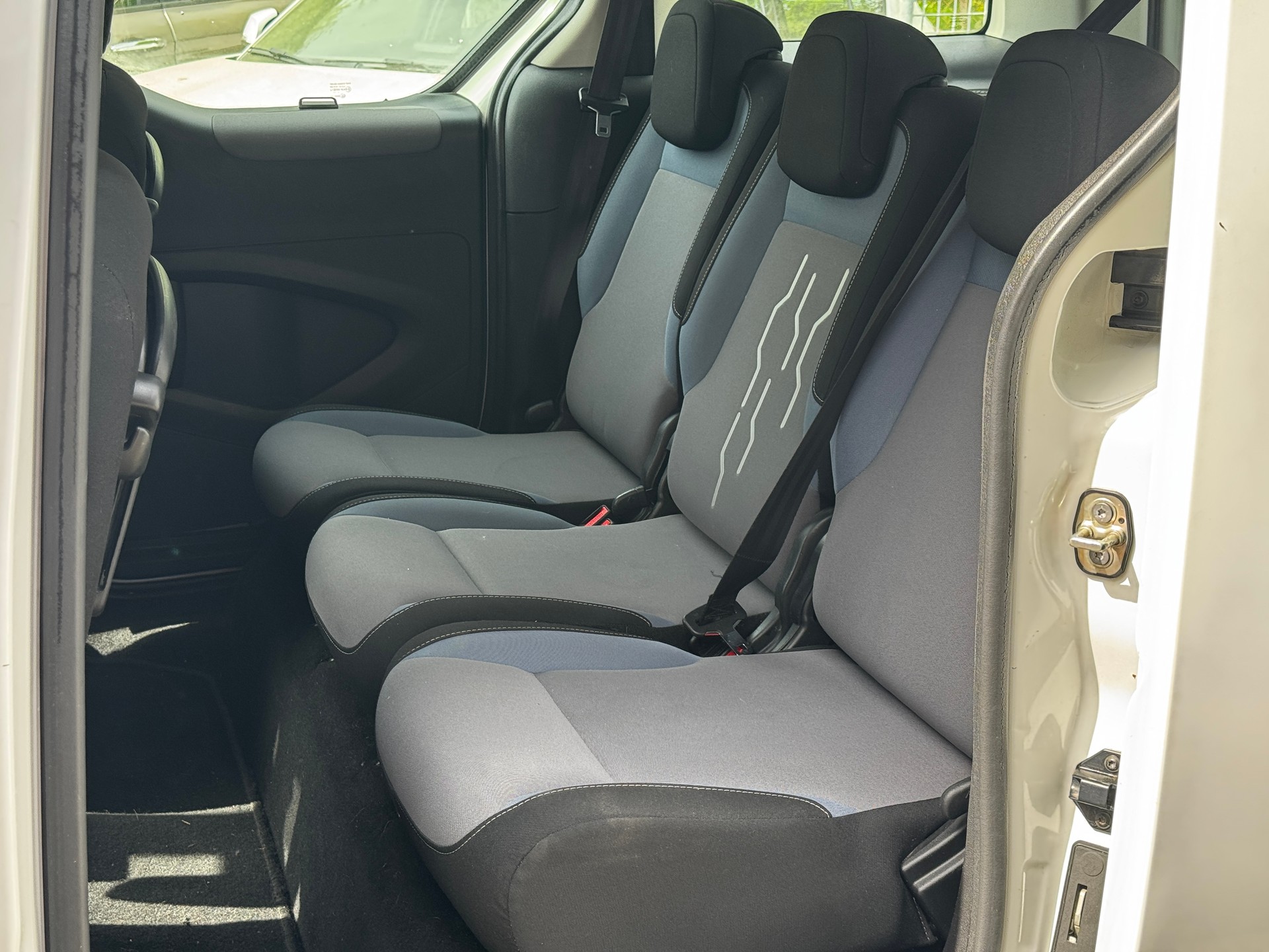 PEUGEOT Partner 1.6 e-HDI Active EGS6-image-11