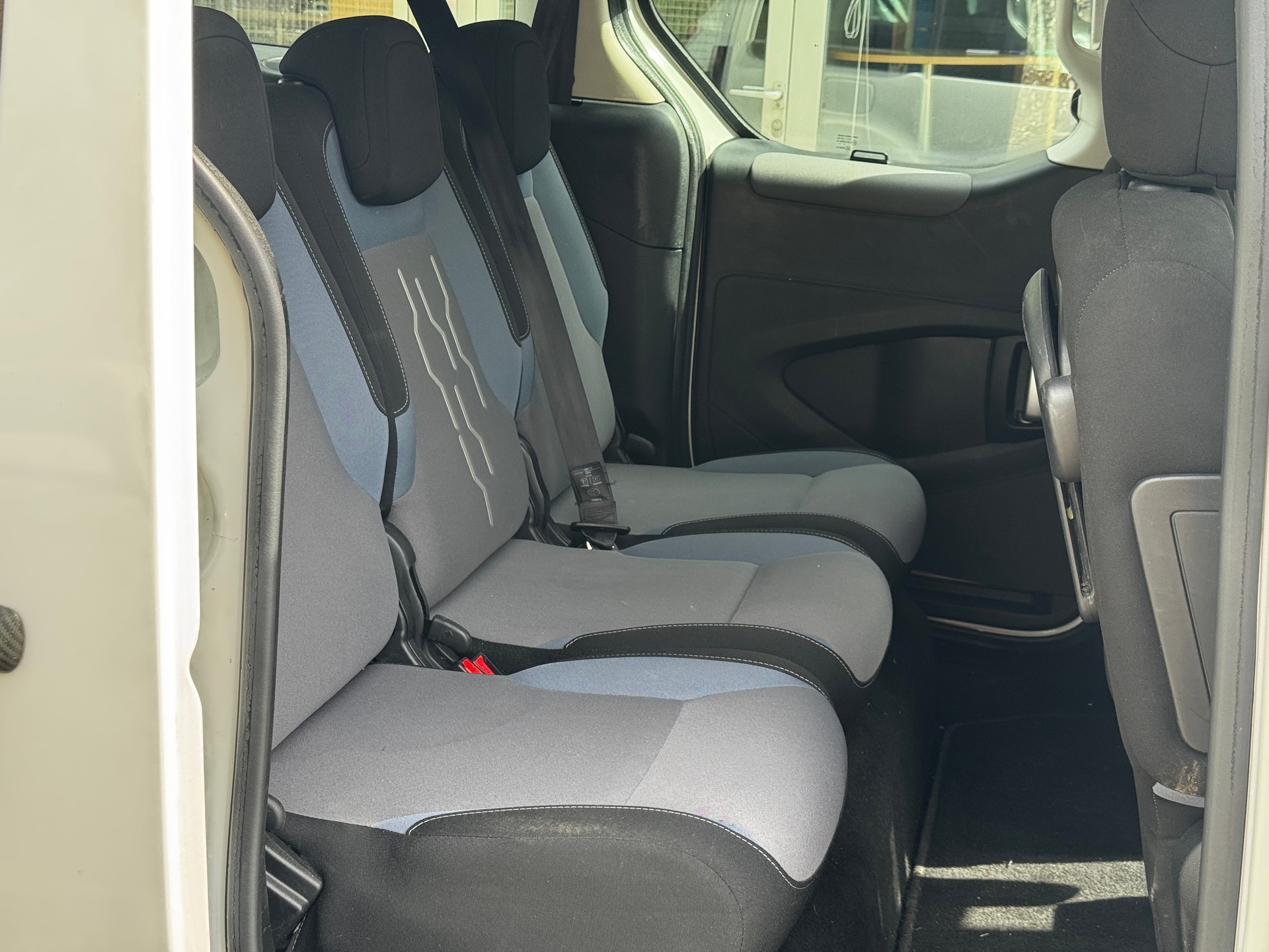 PEUGEOT Partner 1.6 e-HDI Active EGS6-image-8