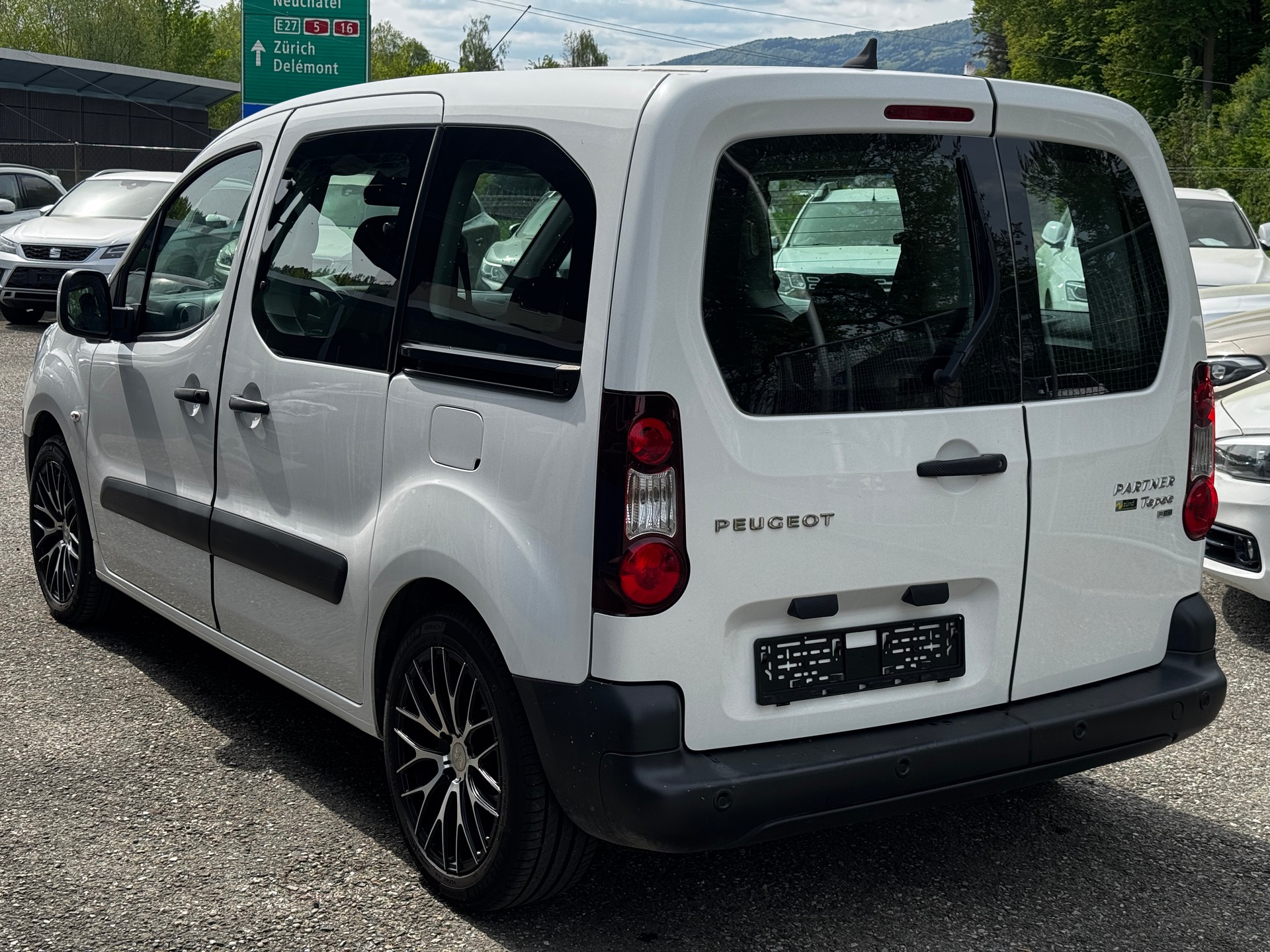 PEUGEOT Partner 1.6 e-HDI Active EGS6-image-5
