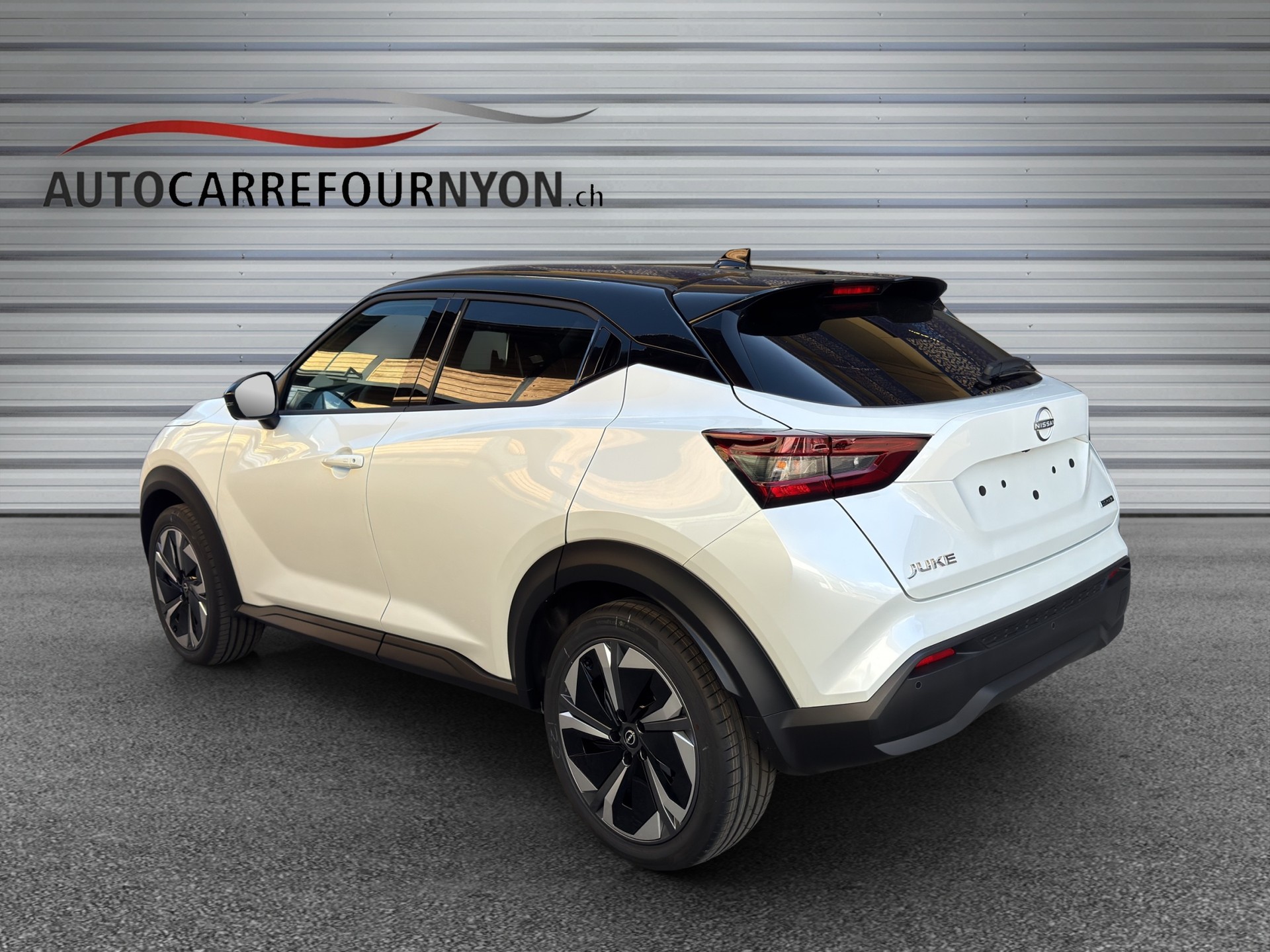 NISSAN Juke 1.6 FHEV Tekna-showroom-element-3
