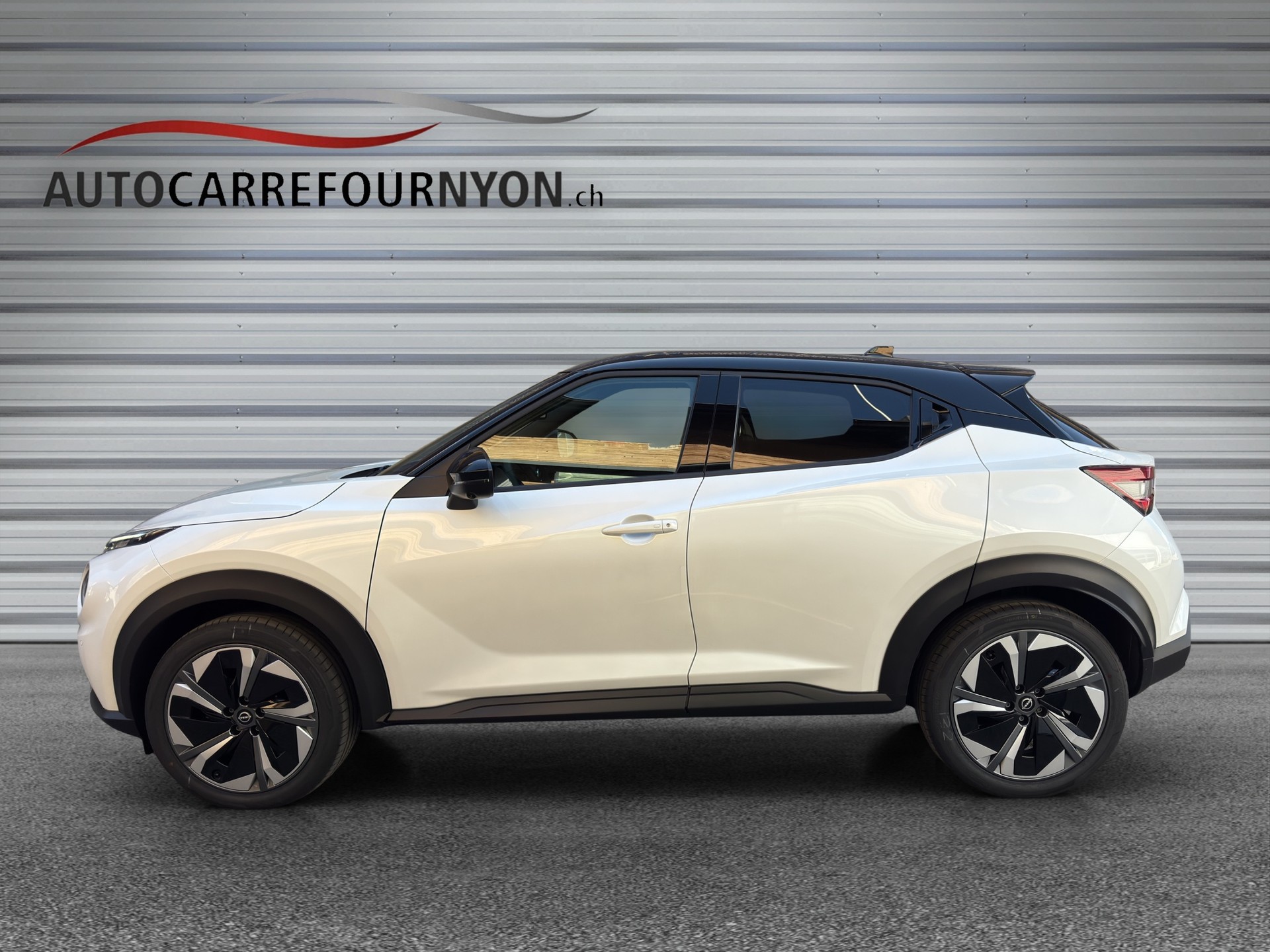 NISSAN Juke 1.6 FHEV Tekna-showroom-element-2