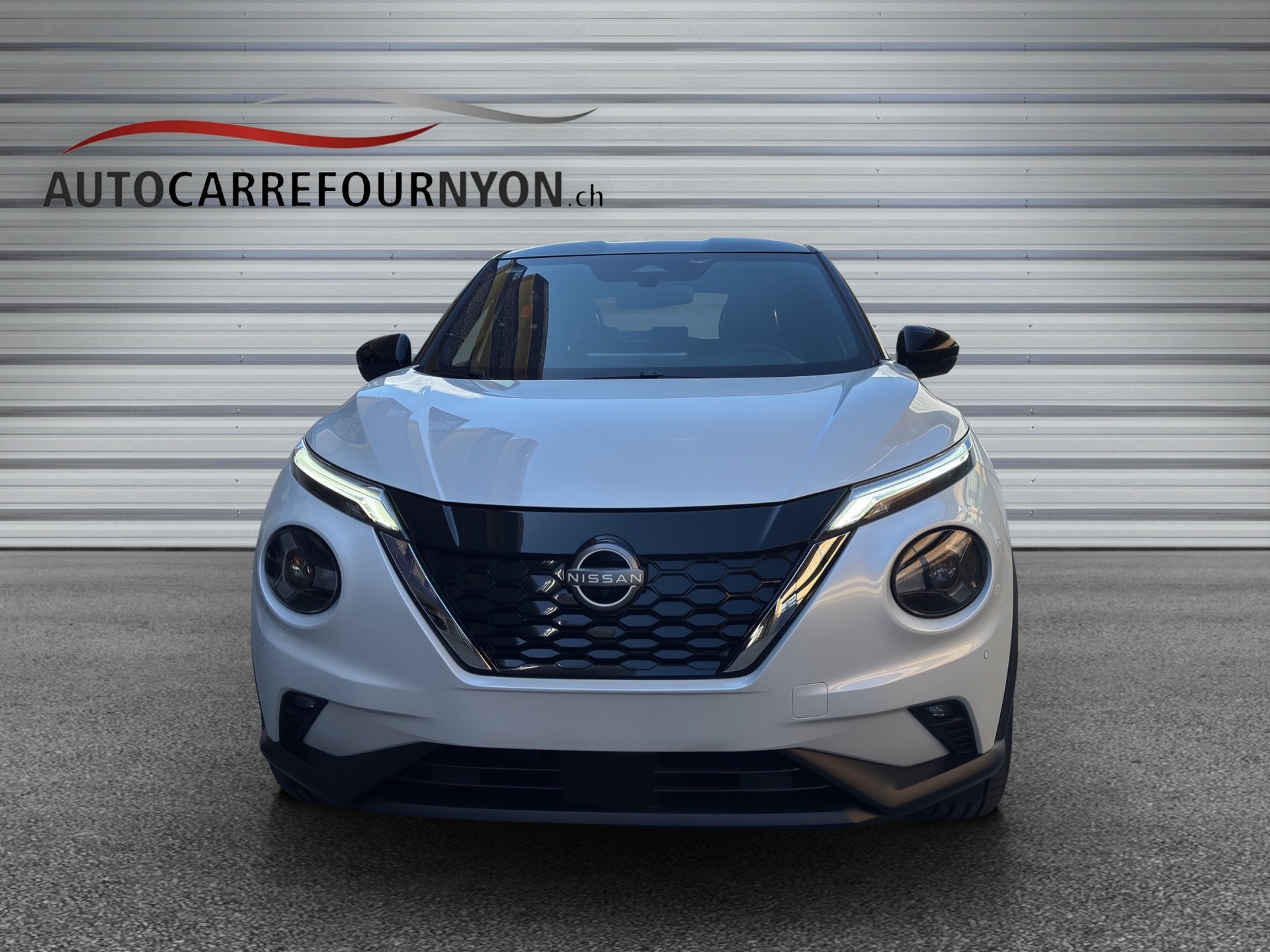 NISSAN Juke 1.6 FHEV Tekna-showroom-element-1