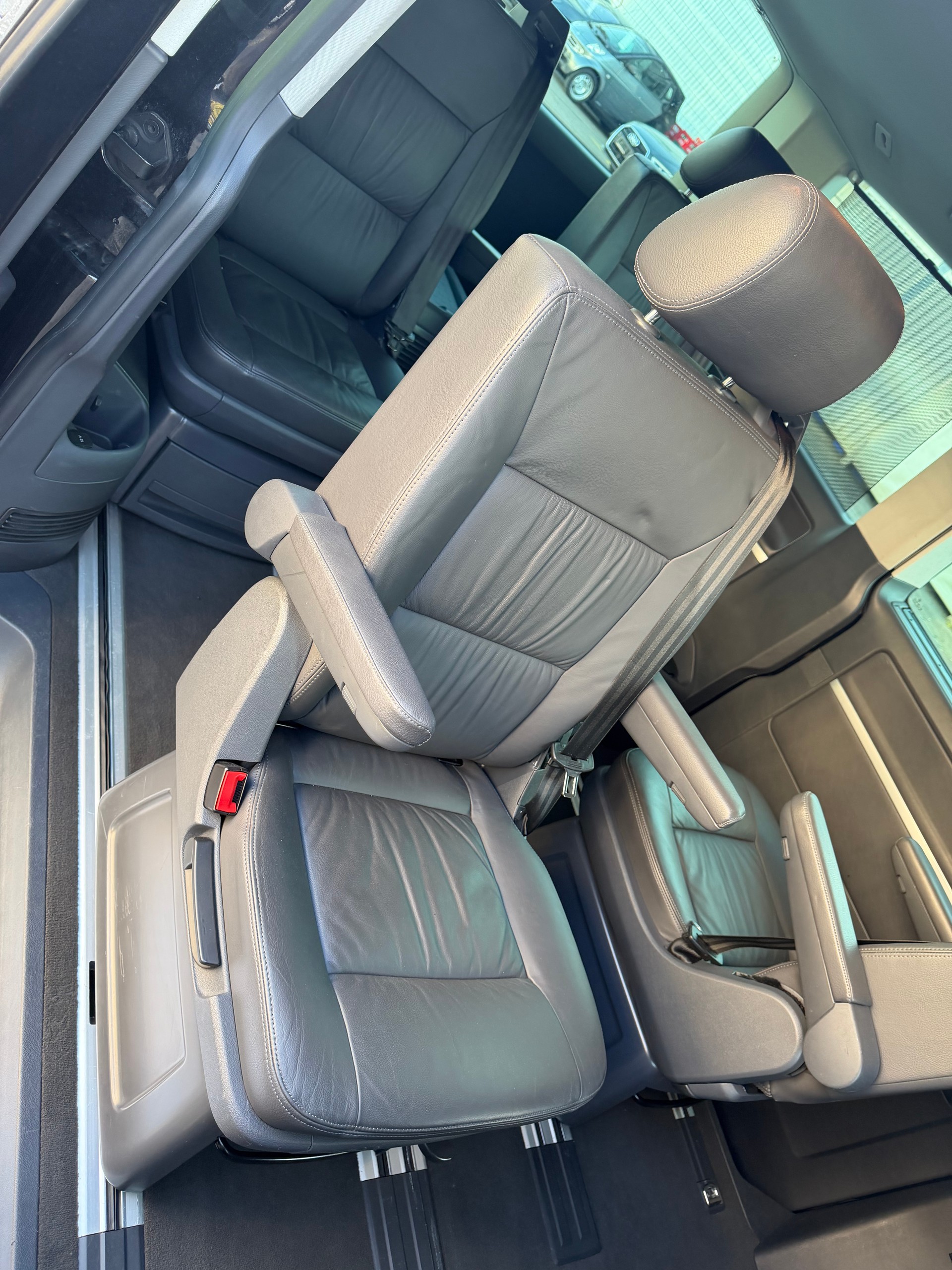 VW T5 Multivan Highline 2.5 TDI-image-15