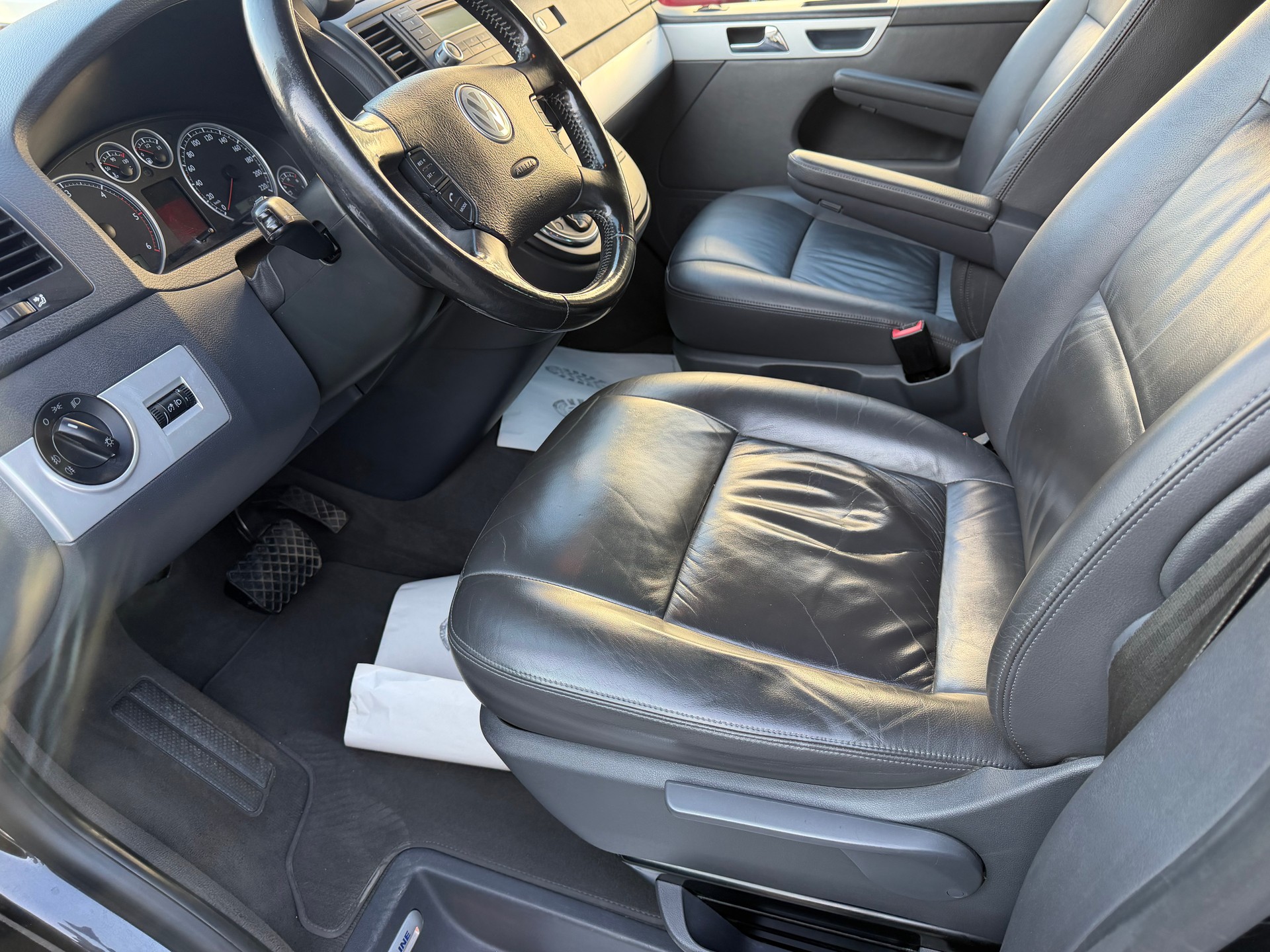 VW T5 Multivan Highline 2.5 TDI-image-7