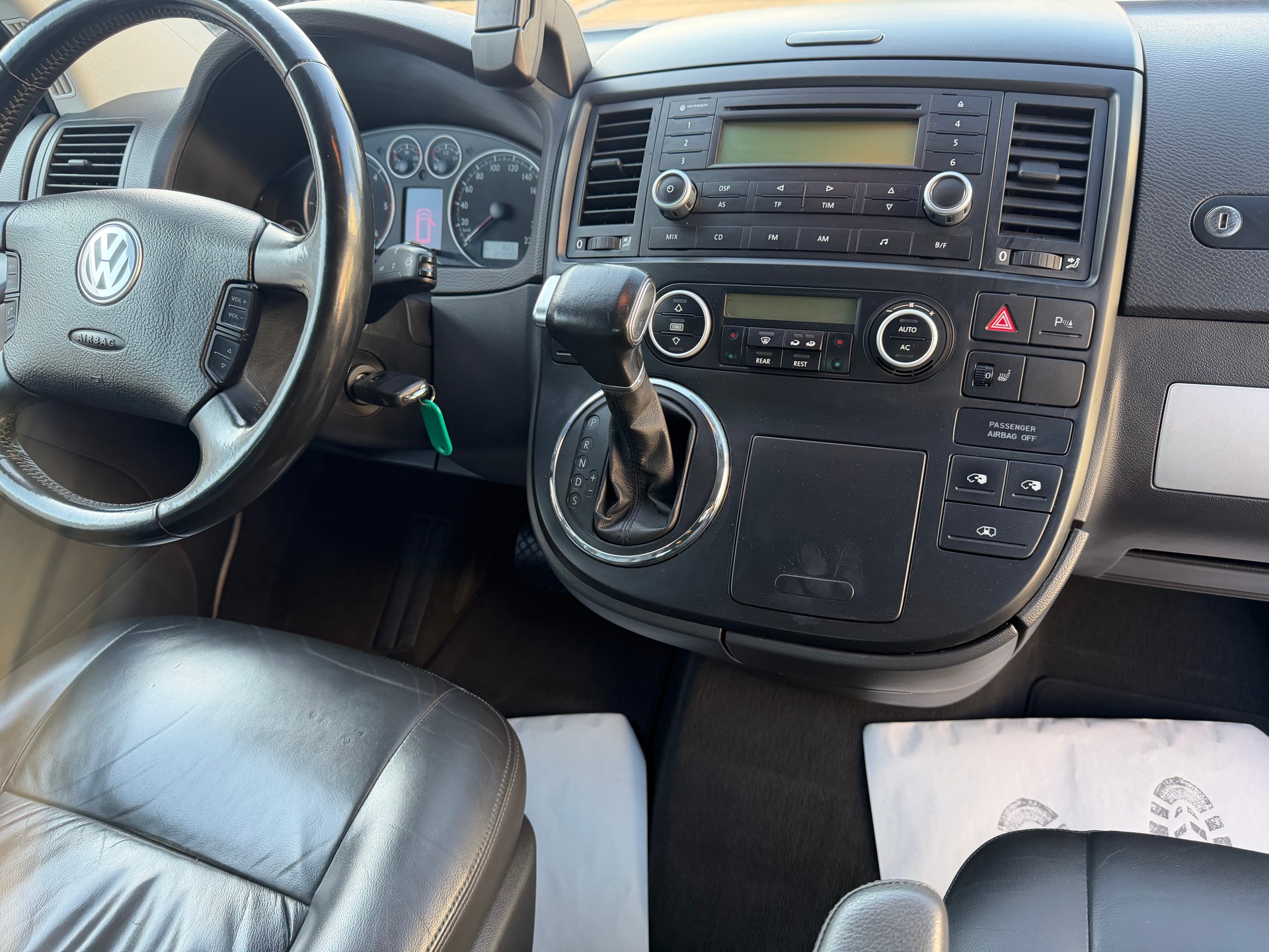 VW T5 Multivan Highline 2.5 TDI-image-17