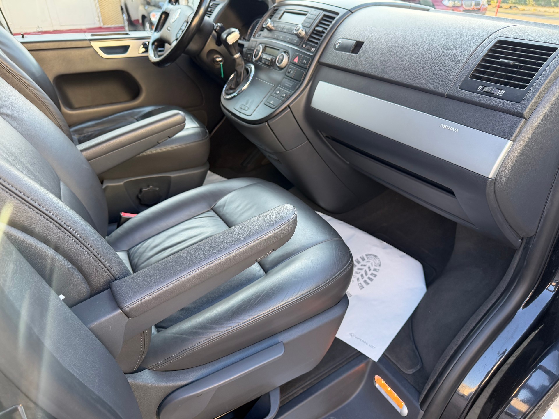 VW T5 Multivan Highline 2.5 TDI-image-16