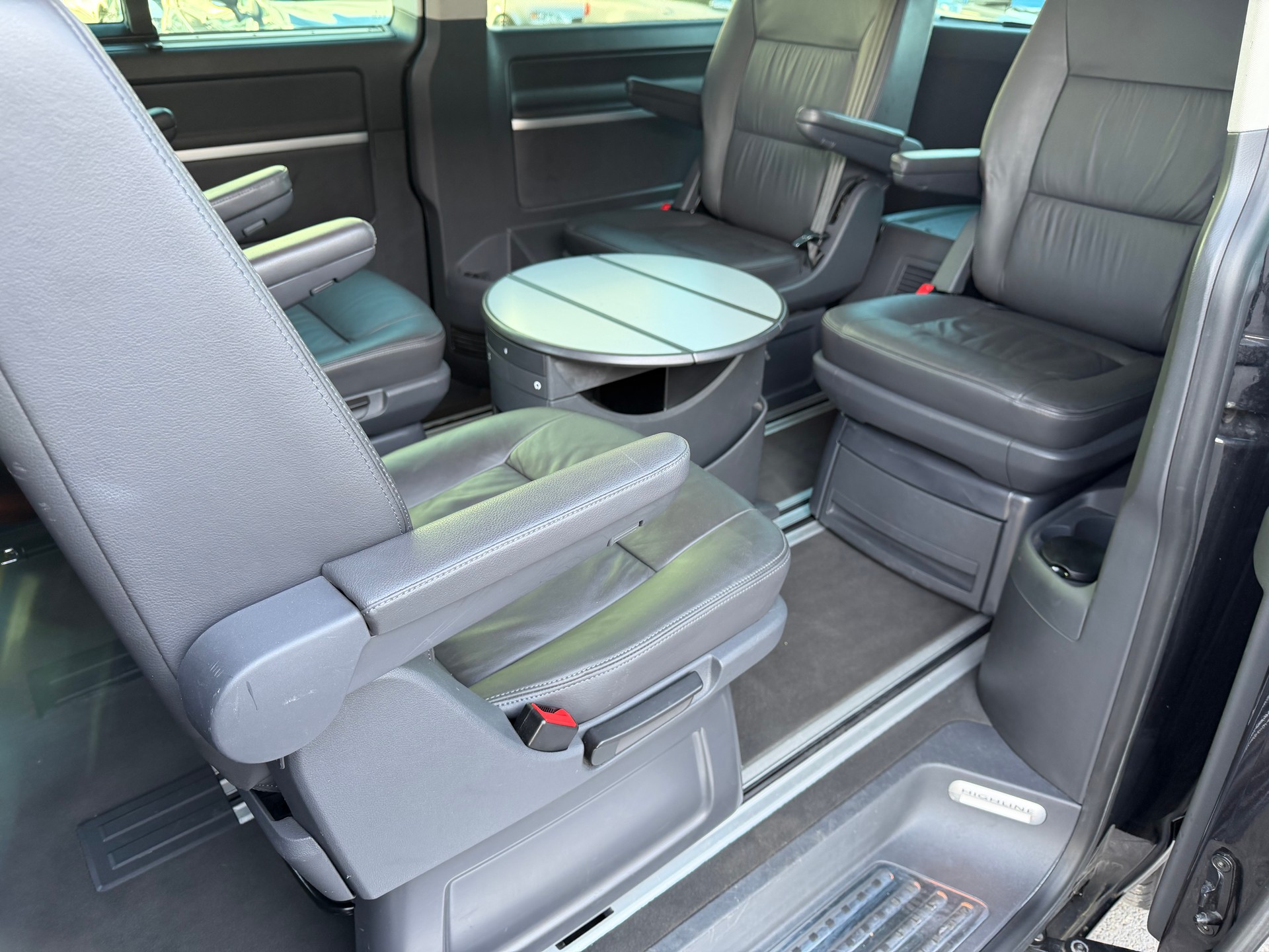 VW T5 Multivan Highline 2.5 TDI-image-8