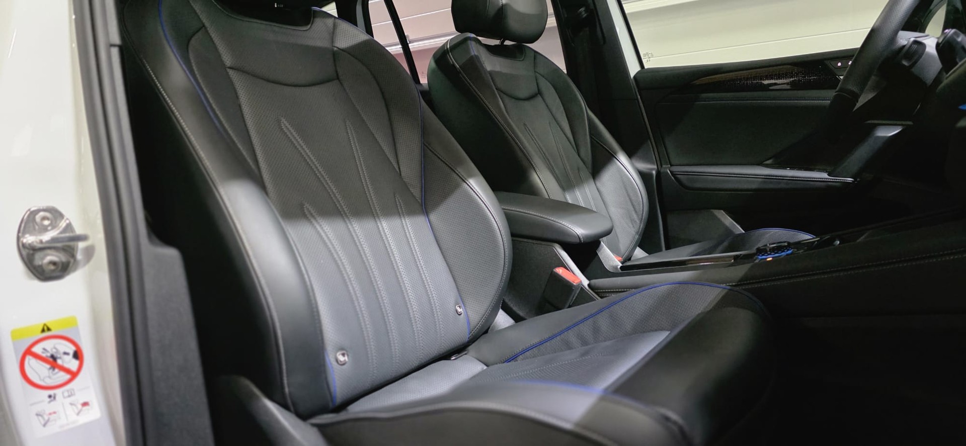 VW Tiguan 2.0 TSI DSG R-Line 4Motion IQ *Massagefunktion*Panoramadach*360°Kamera*AHK*-image-26