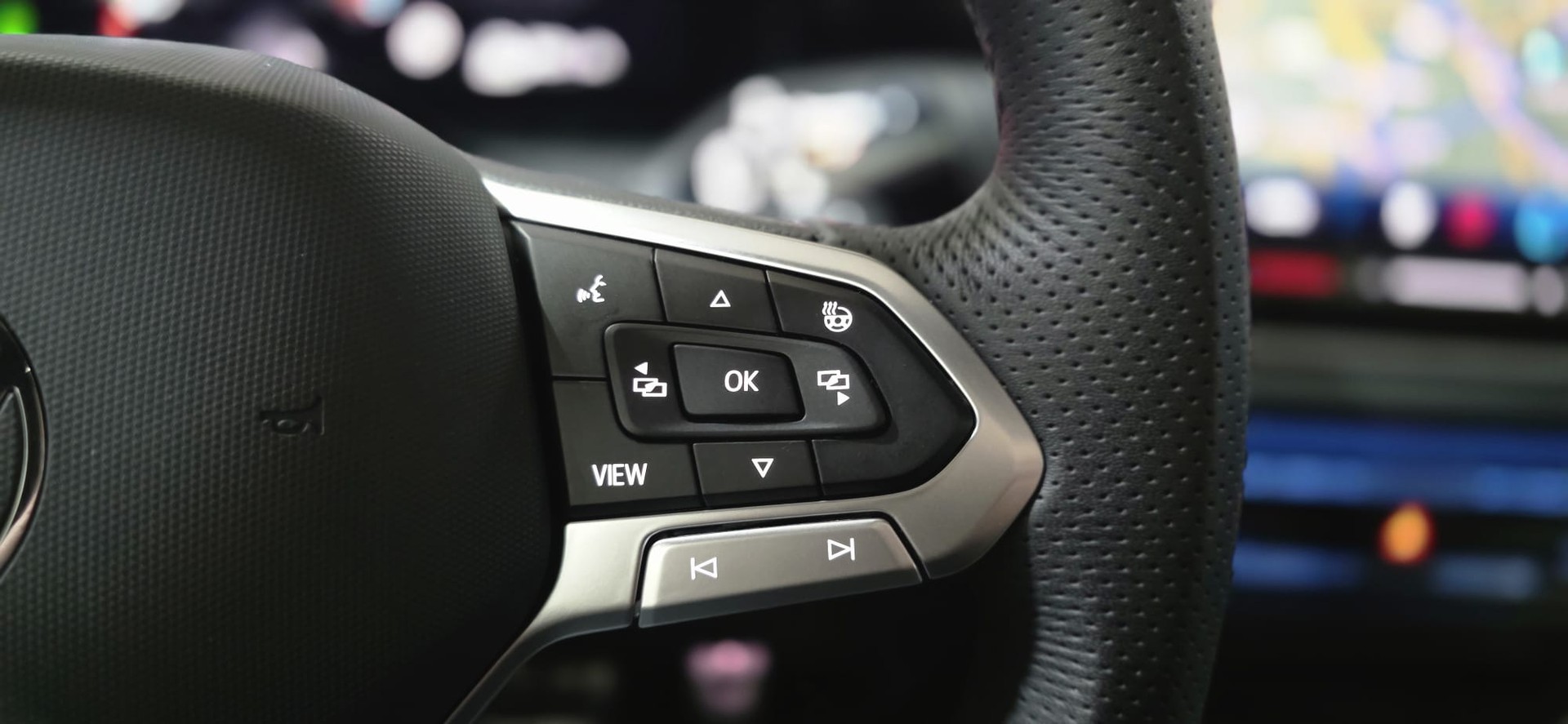 VW Tiguan 2.0 TSI DSG R-Line 4Motion IQ *Massagefunktion*Panoramadach*360°Kamera*AHK*-image-12