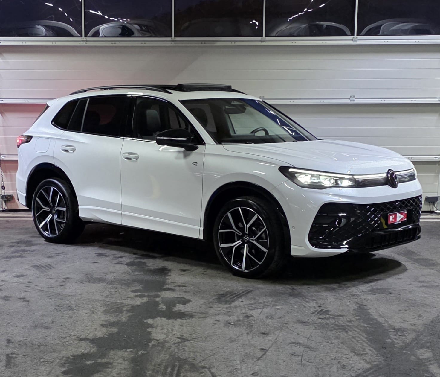 VW Tiguan 2.0 TSI DSG R-Line 4Motion IQ *Massagefunktion*Panoramadach*360°Kamera*AHK*-image-6