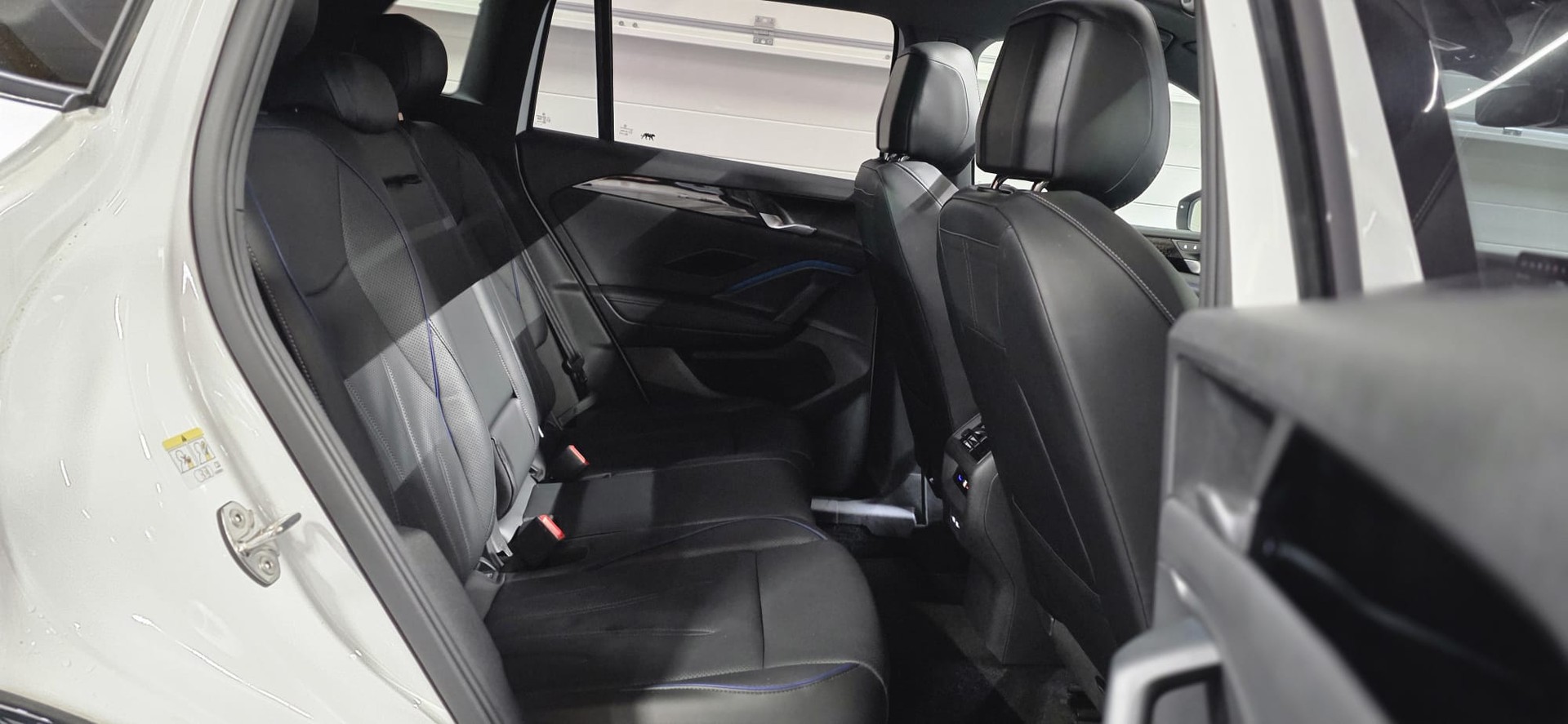 VW Tiguan 2.0 TSI DSG R-Line 4Motion IQ *Massagefunktion*Panoramadach*360°Kamera*AHK*-image-27