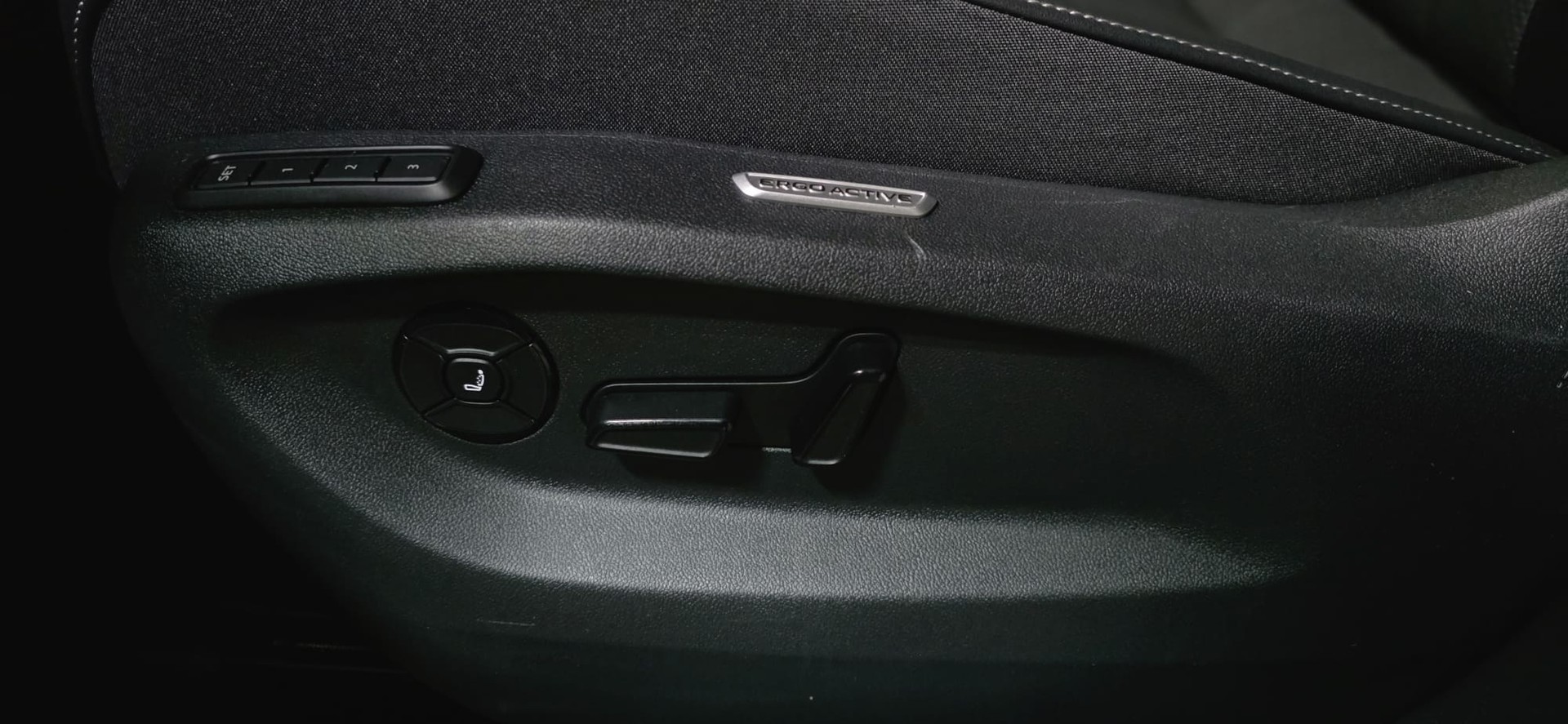 VW Tiguan 2.0 TSI DSG R-Line 4Motion IQ *Massagefunktion*Panoramadach*360°Kamera*AHK*-image-15