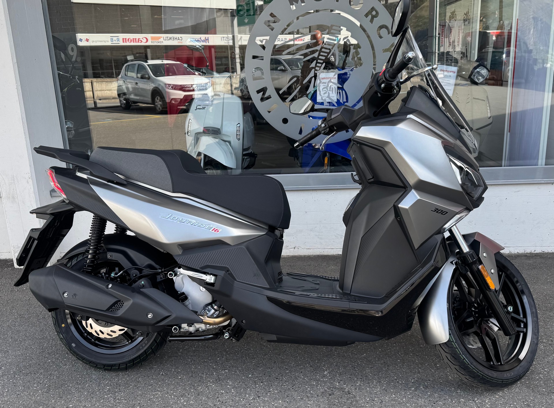 SYM Joyride 300-showroom-element-1