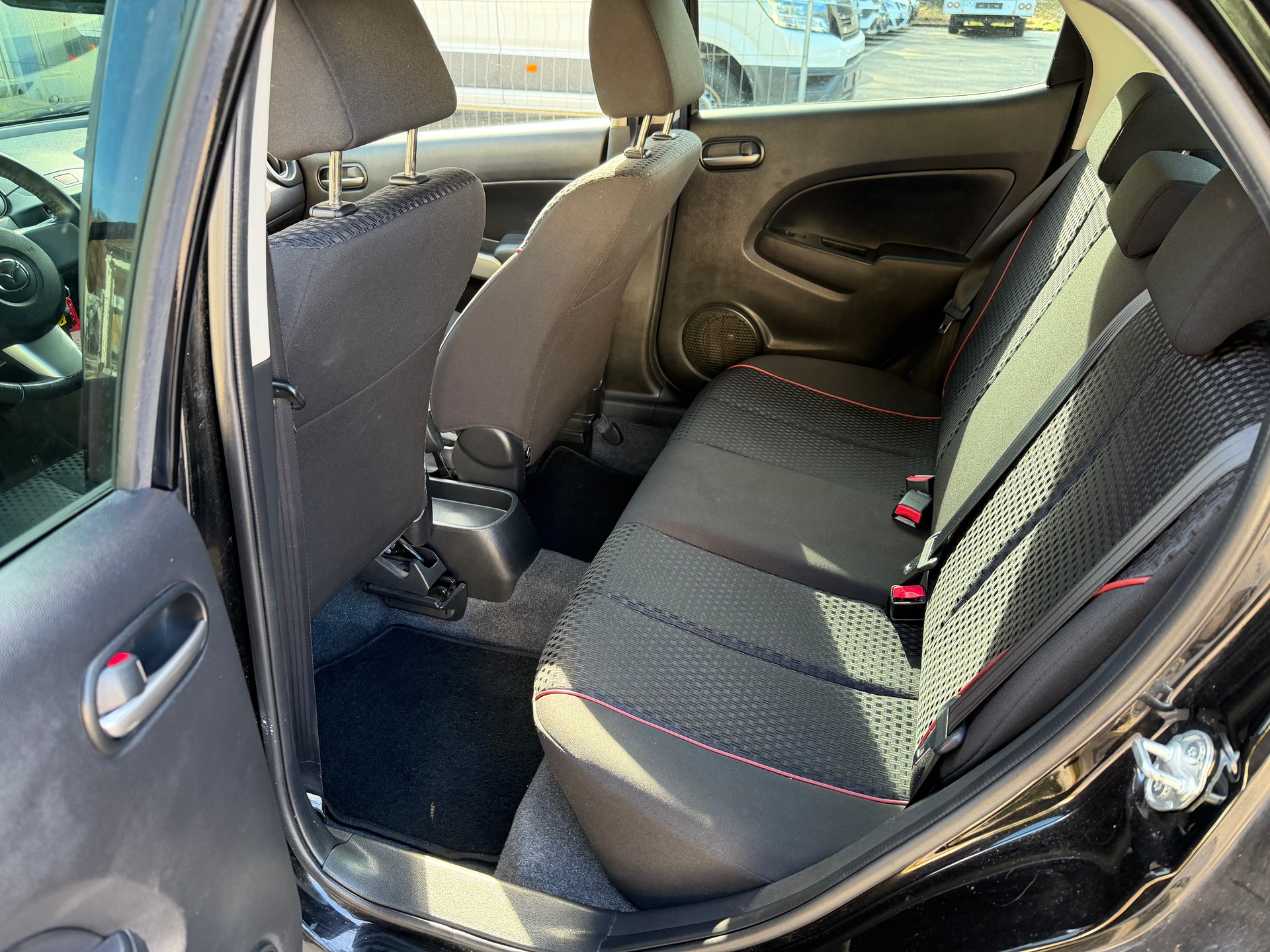 MAZDA 2 1.3i 16V Exclusive-image-9