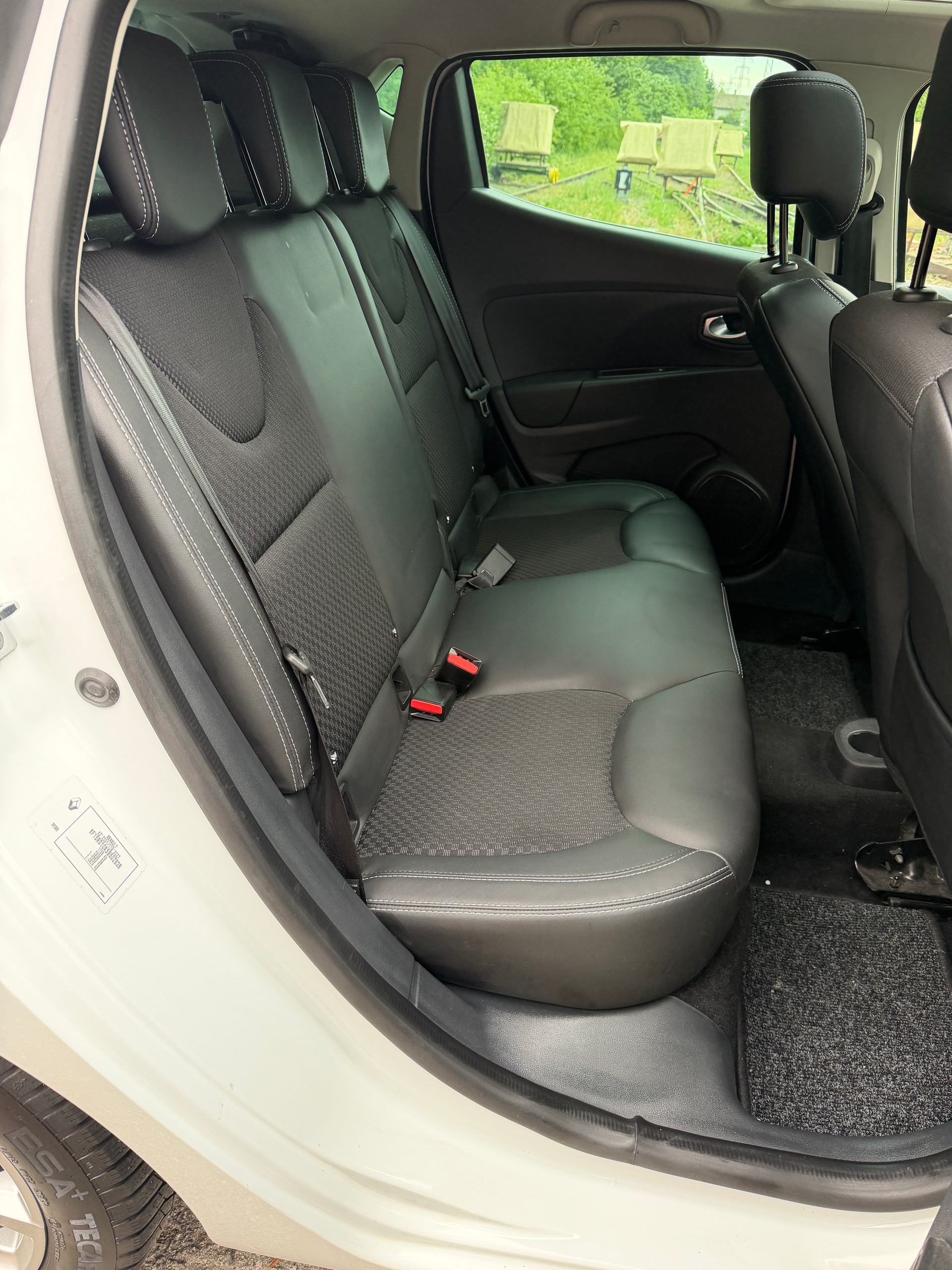 RENAULT Clio 1.5 dCi 110 Swiss Edition-image-8