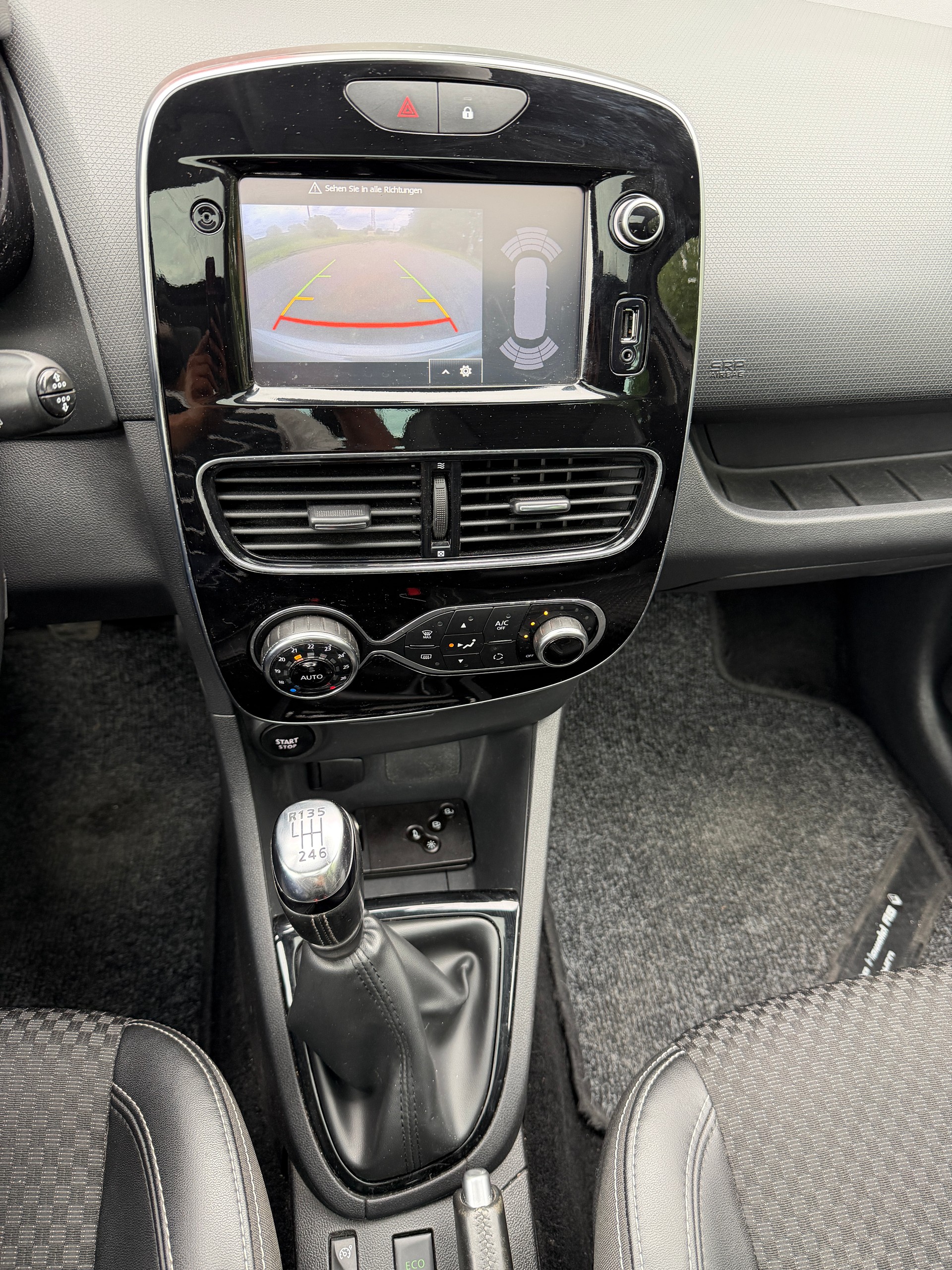 RENAULT Clio 1.5 dCi 110 Swiss Edition-image-14