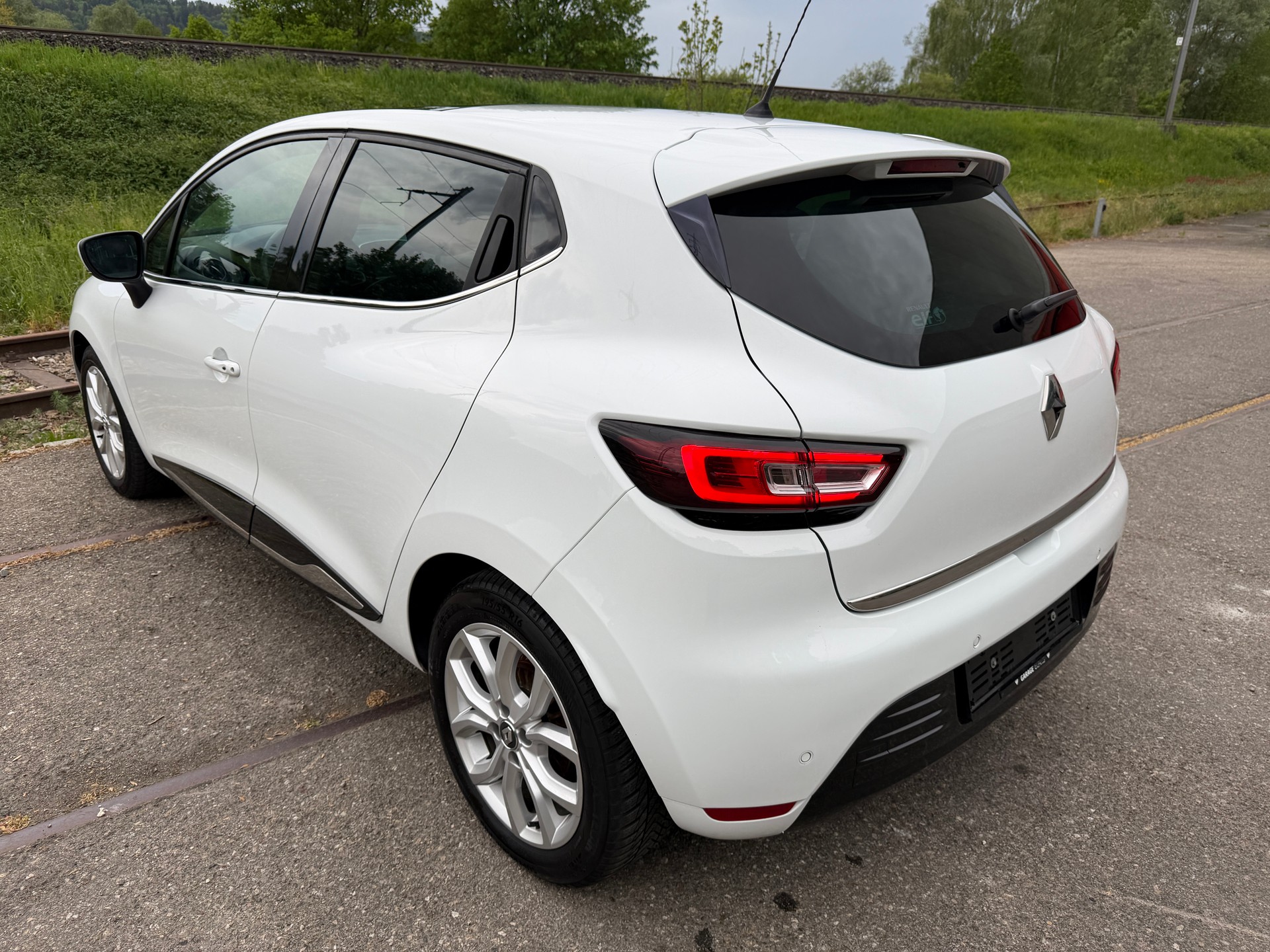 RENAULT Clio 1.5 dCi 110 Swiss Edition-image-6