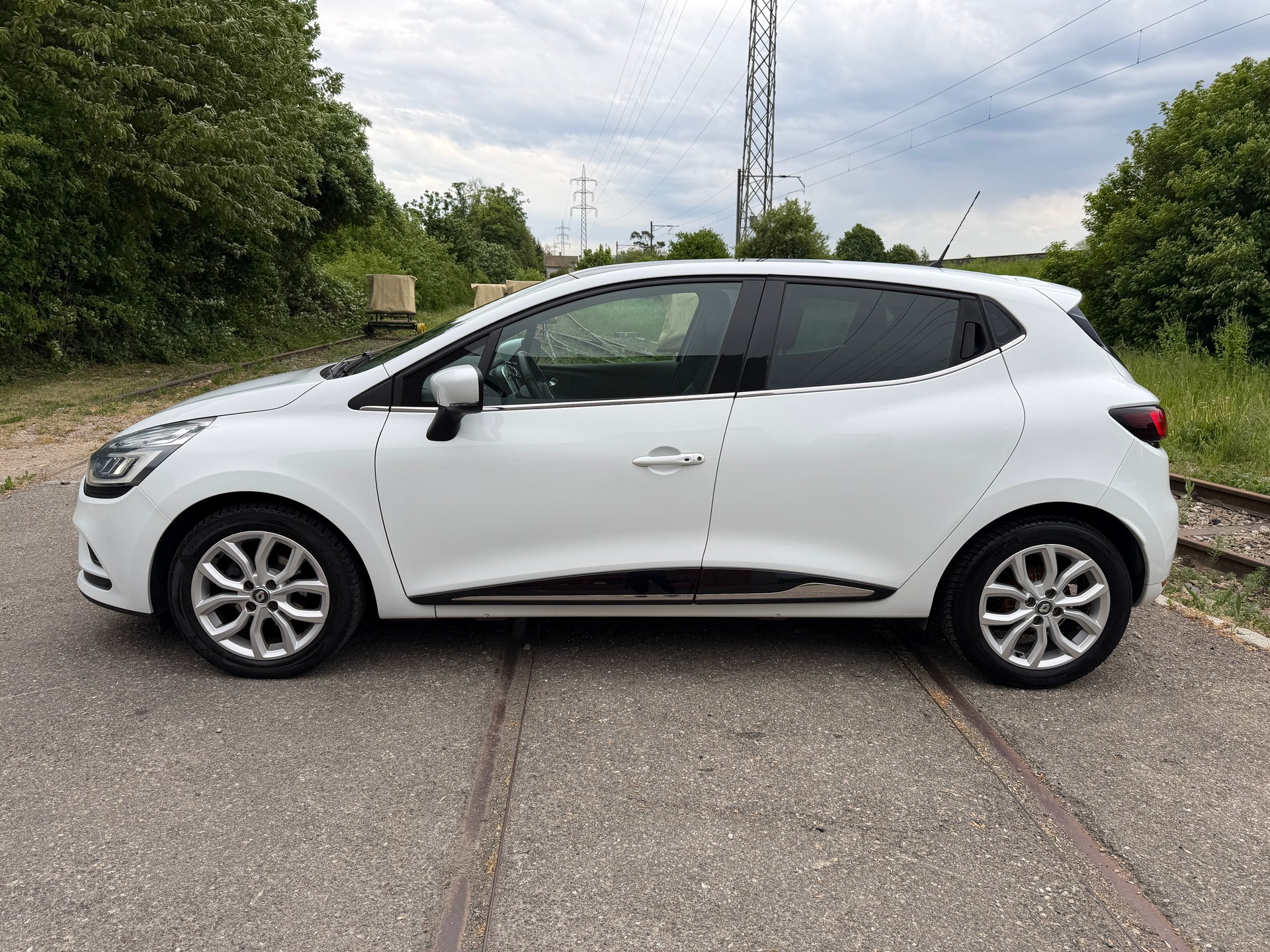 RENAULT Clio 1.5 dCi 110 Swiss Edition-image-7