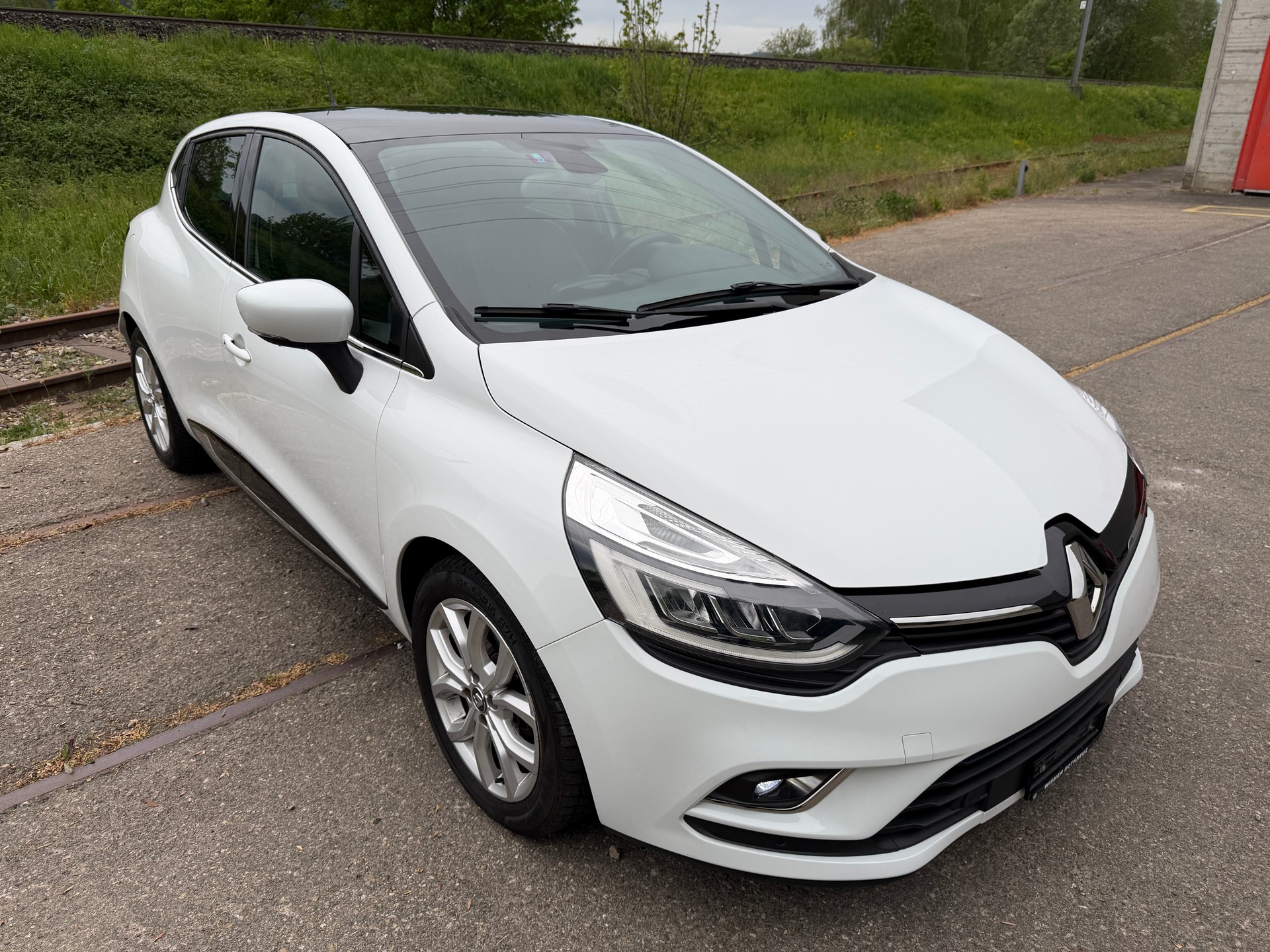 RENAULT Clio 1.5 dCi 110 Swiss Edition-image-2
