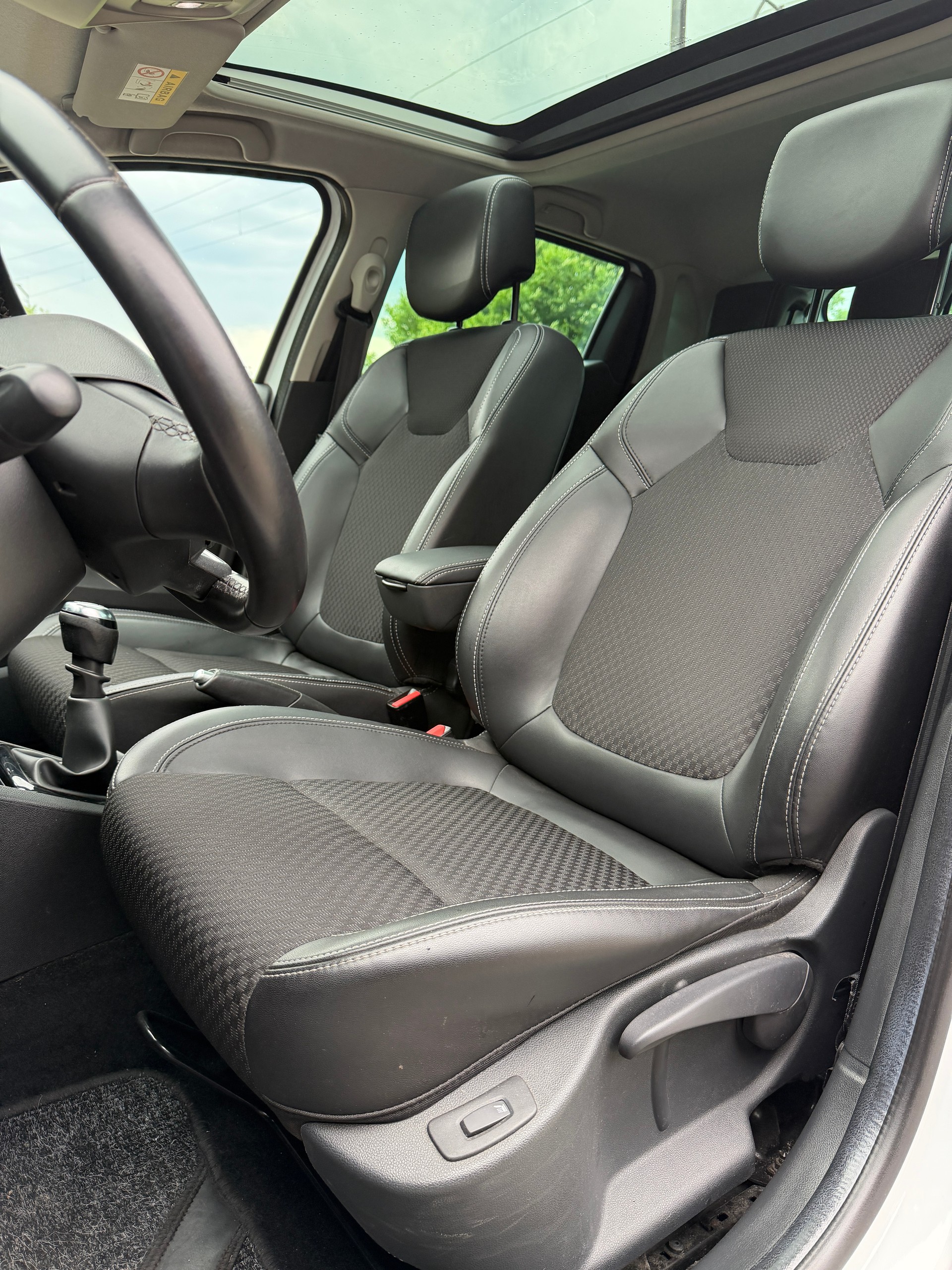 RENAULT Clio 1.5 dCi 110 Swiss Edition-image-12