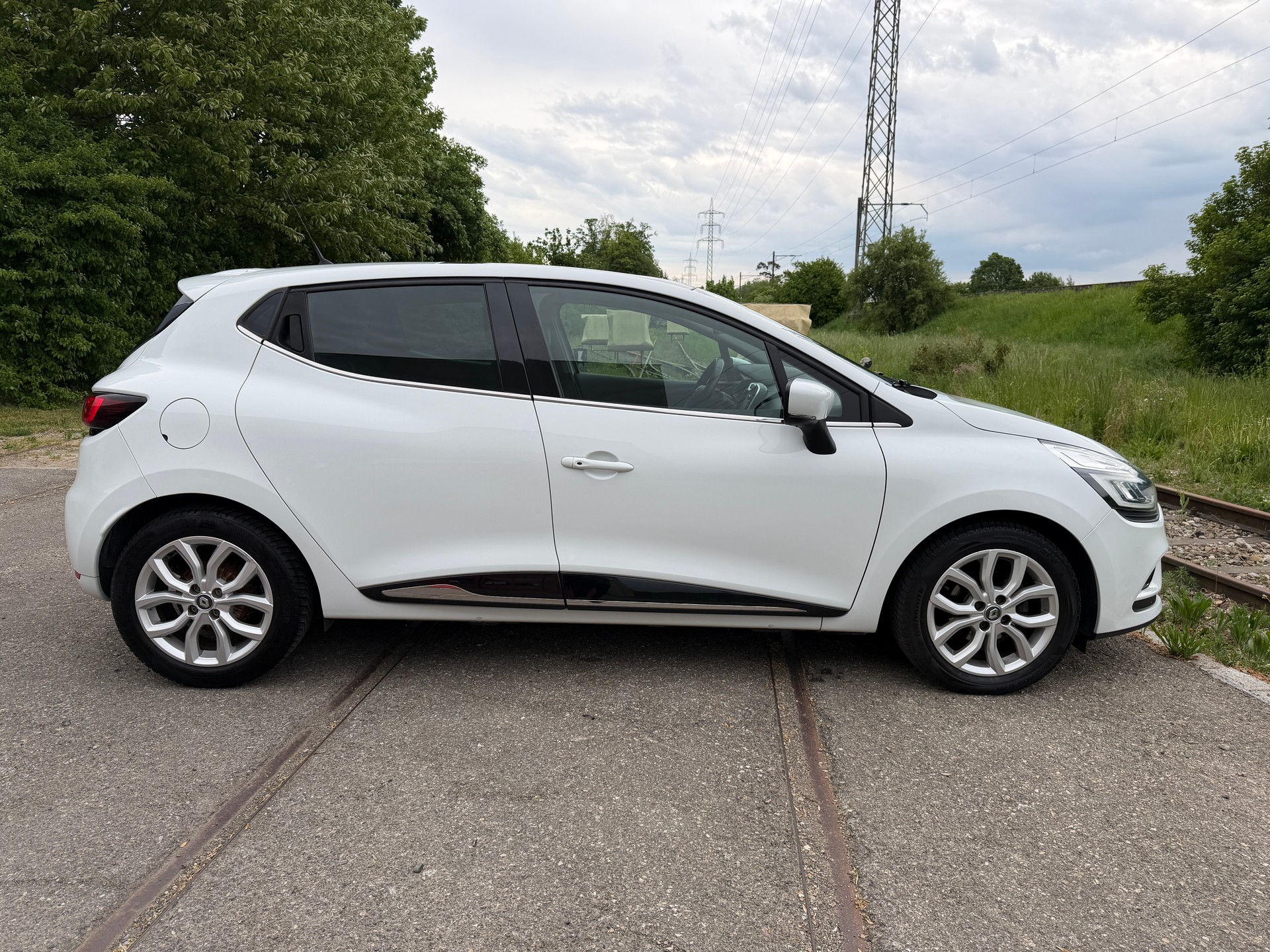 RENAULT Clio 1.5 dCi 110 Swiss Edition-image-3