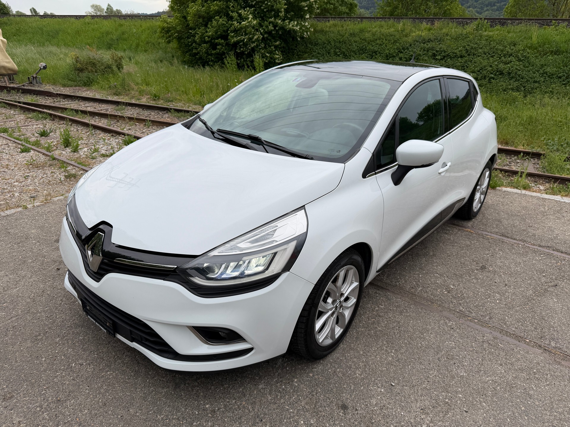 RENAULT Clio 1.5 dCi 110 Swiss Edition-image-0