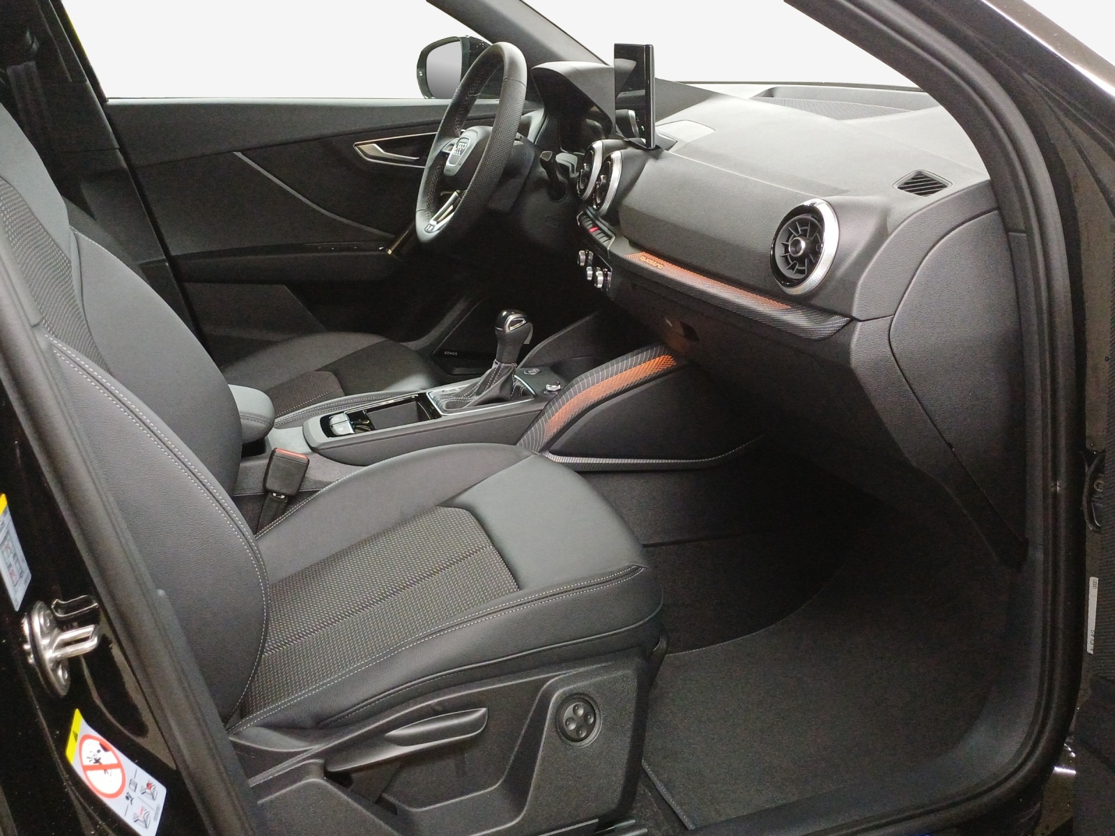 AUDI Q2 40 TFSI S line quattro S-tronic-image-13