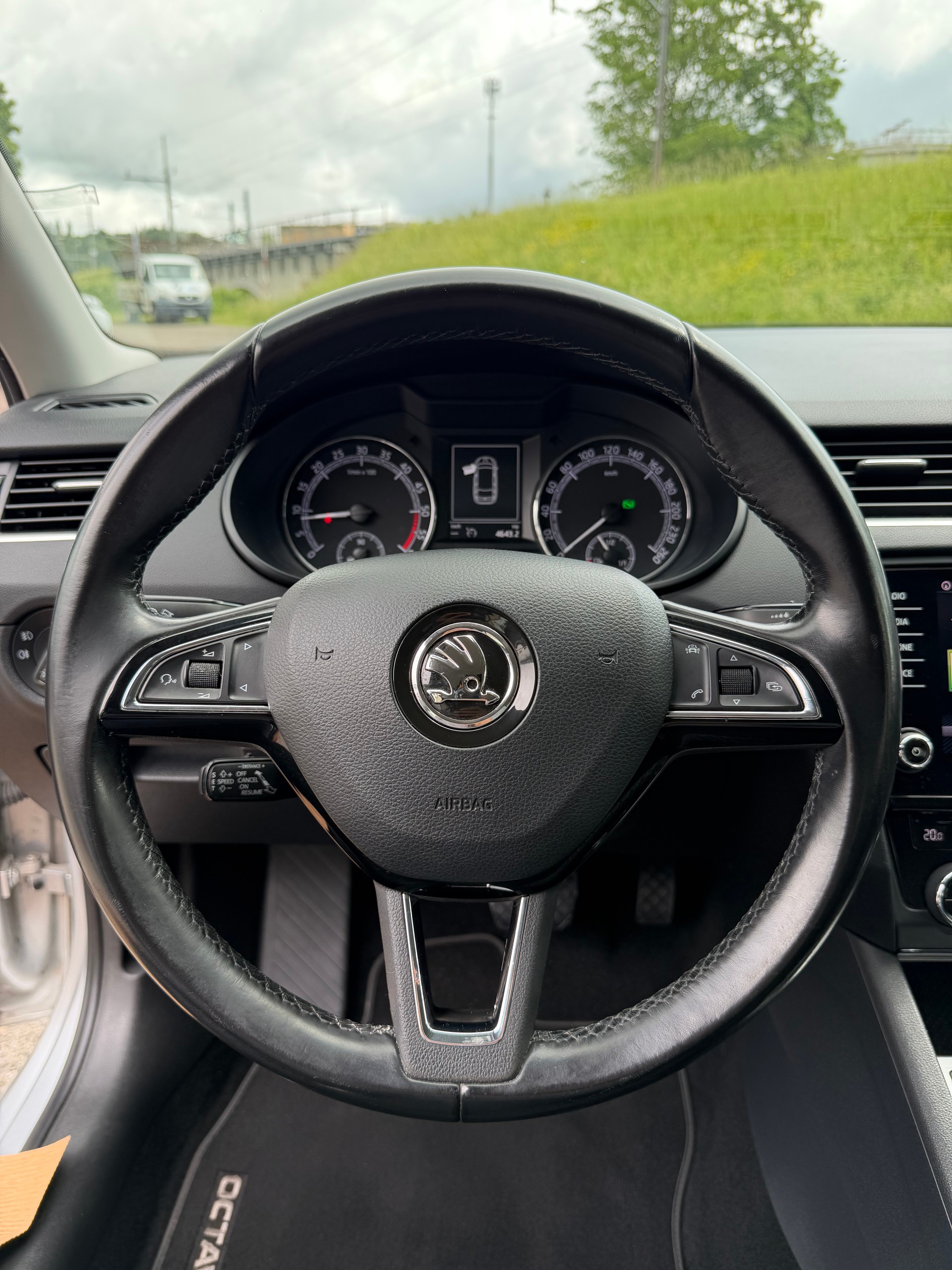 SKODA Octavia Combi 1.6 TDI Ambition DSG-image-9