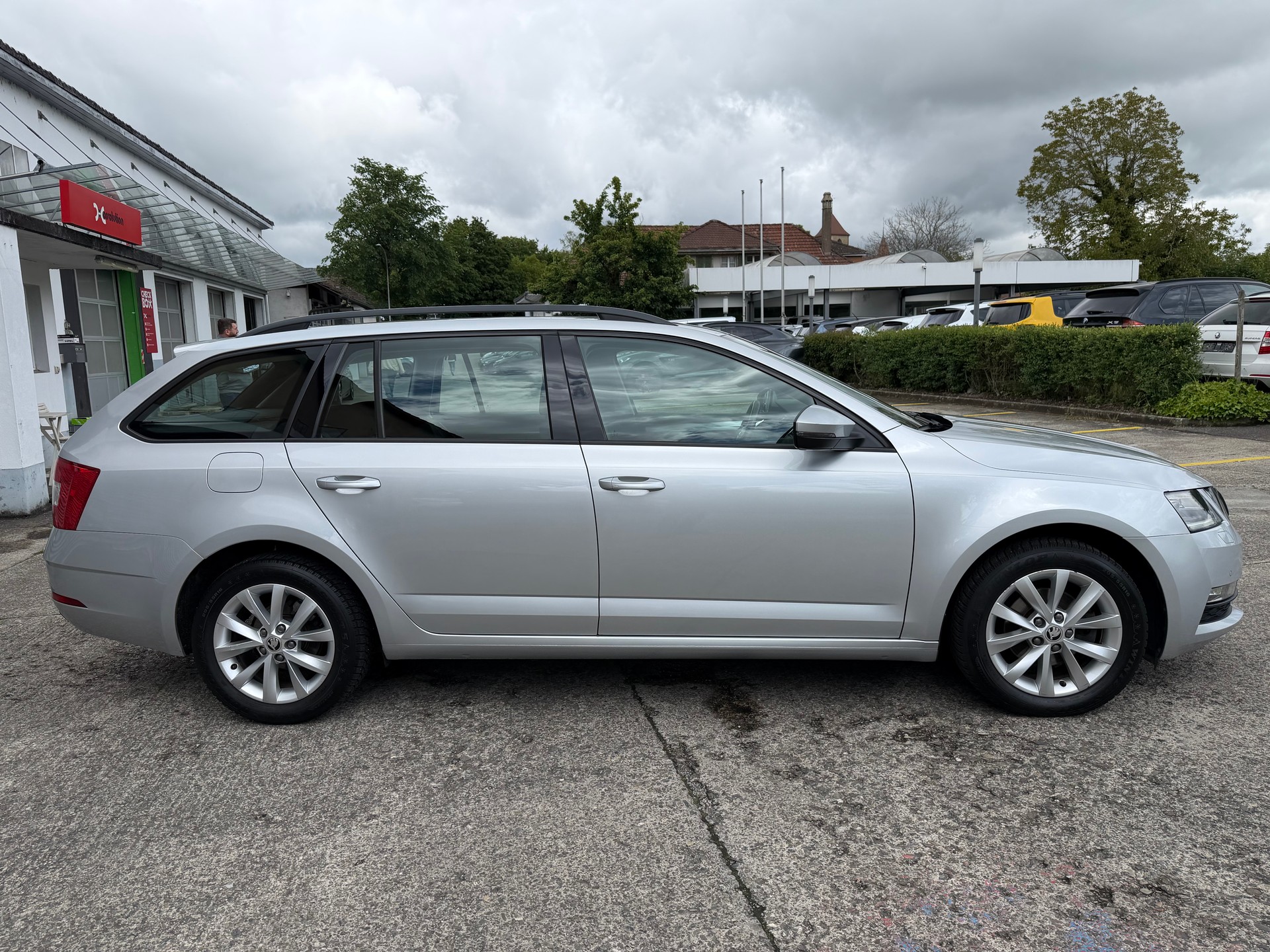 SKODA Octavia Combi 1.6 TDI Ambition DSG-image-5