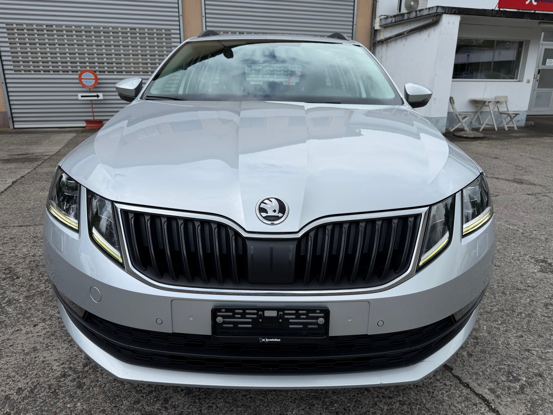 SKODA Octavia Combi 1.6 TDI Ambition DSG-image-7