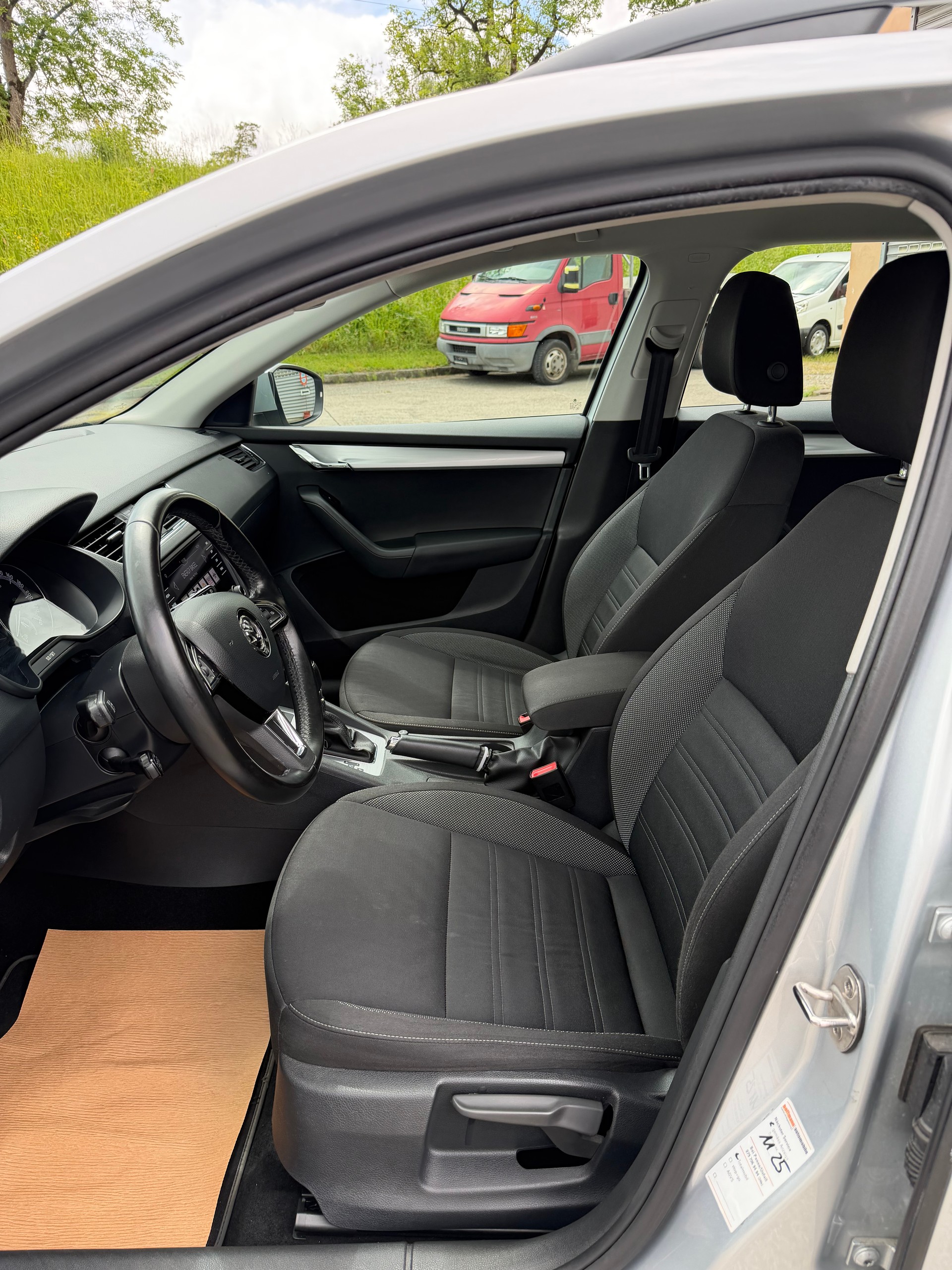 SKODA Octavia Combi 1.6 TDI Ambition DSG-image-8
