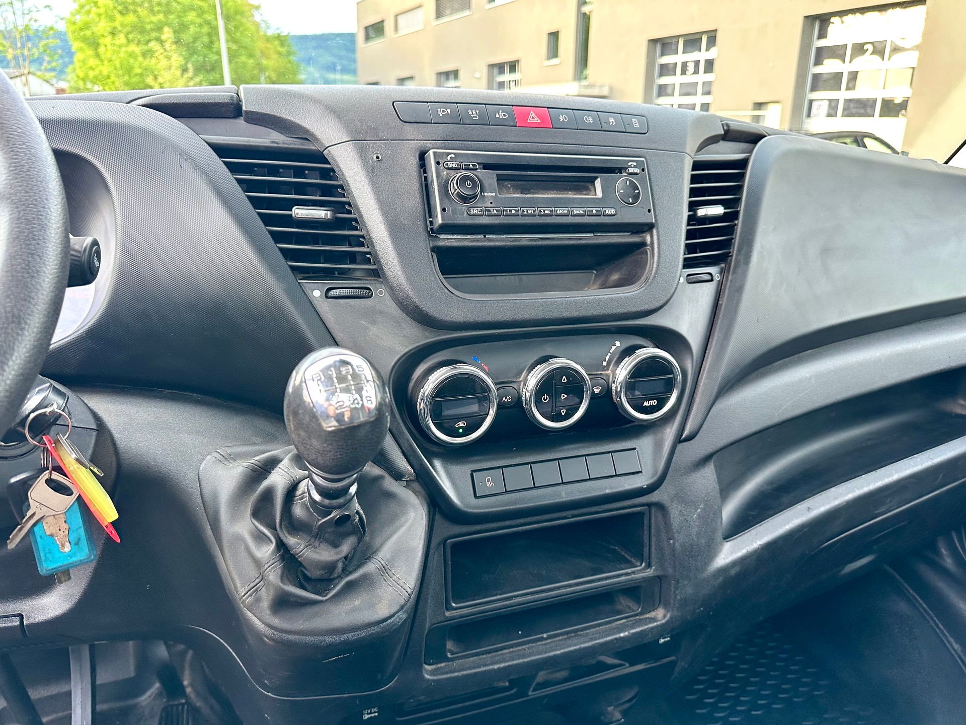 IVECO 35C17-image-11